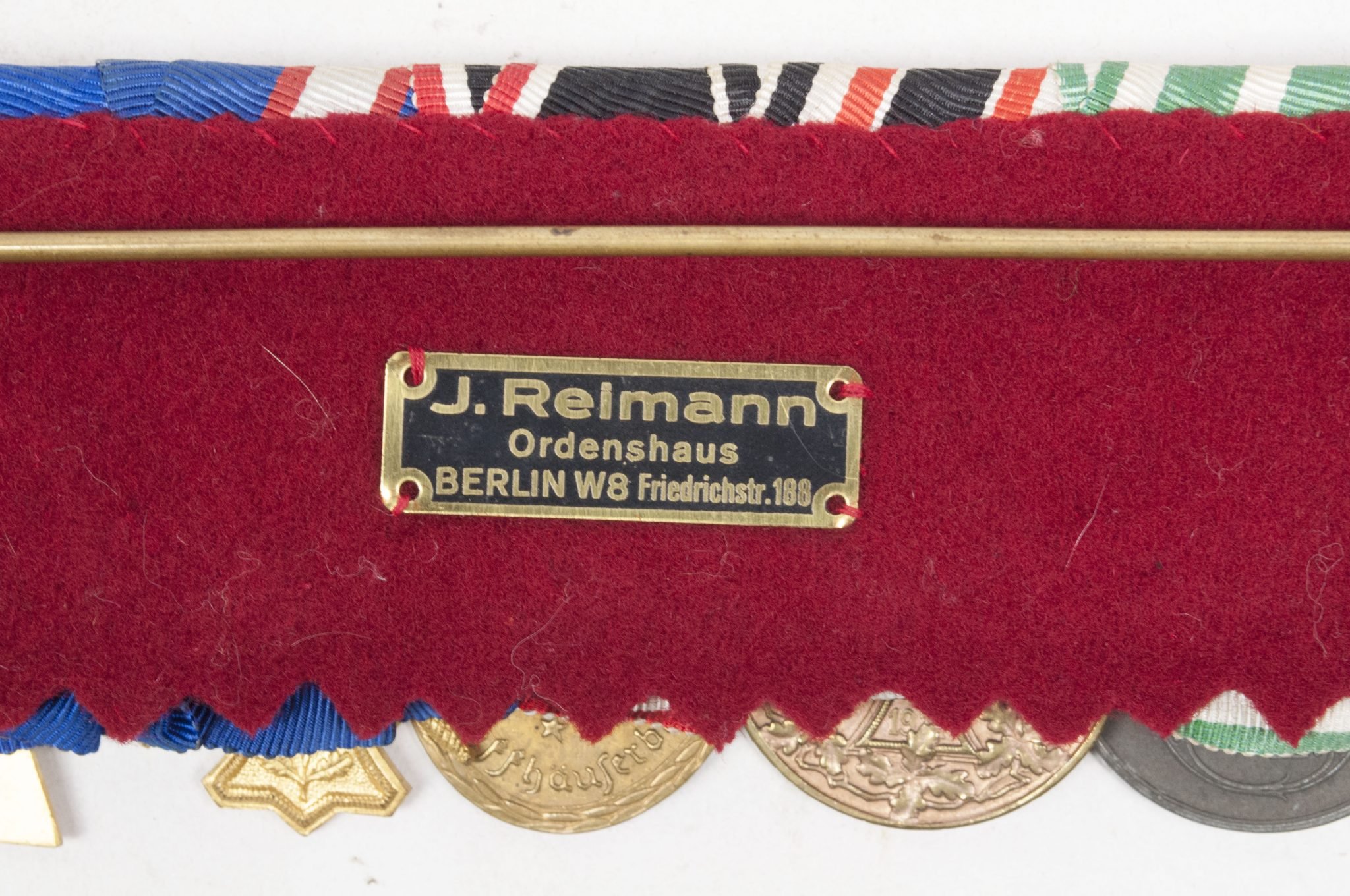 Sachsen-Altenburg large medalbar with EK2, Tapferkeitsmedaille, Ehrenlegion medal, Kyffhäuser medaille, Regiments Erinnerungskreuz, Ehrenlegion kreuz, Kriegserinnerungsmedaille (maker J. Reimann Berlin) — image 19