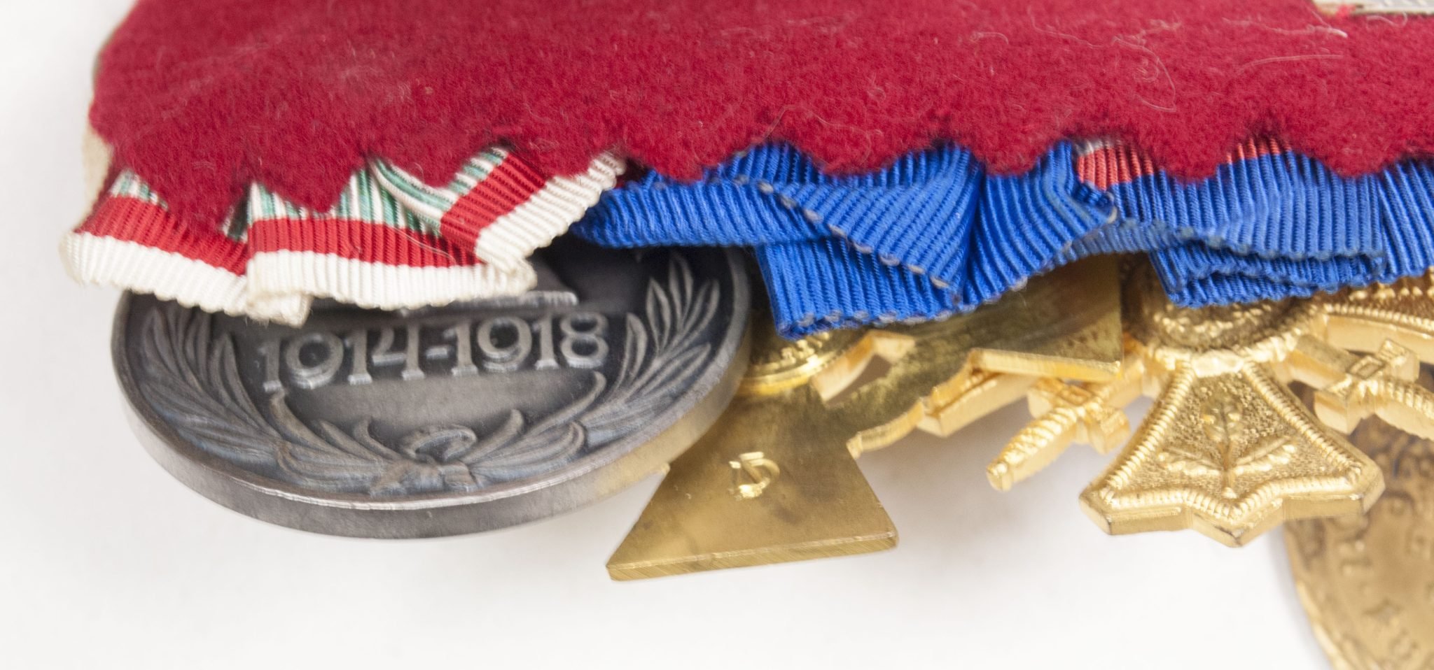 Sachsen-Altenburg large medalbar with EK2, Tapferkeitsmedaille, Ehrenlegion medal, Kyffhäuser medaille, Regiments Erinnerungskreuz, Ehrenlegion kreuz, Kriegserinnerungsmedaille (maker J. Reimann Berlin) — image 20