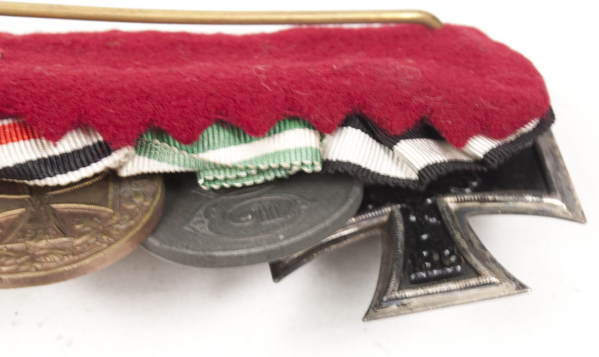 Sachsen-Altenburg large medalbar with EK2, Tapferkeitsmedaille, Ehrenlegion medal, Kyffhäuser medaille, Regiments Erinnerungskreuz, Ehrenlegion kreuz, Kriegserinnerungsmedaille (maker J. Reimann Berlin) — image 24