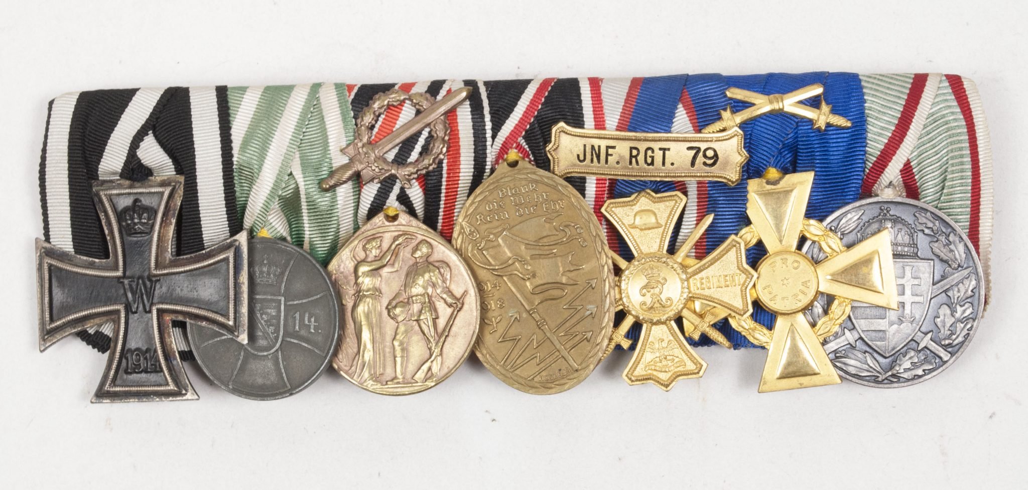 Sachsen-Altenburg large medalbar with EK2, Tapferkeitsmedaille, Ehrenlegion medal, Kyffhäuser medaille, Regiments Erinnerungskreuz, Ehrenlegion kreuz, Kriegserinnerungsmedaille (maker J. Reimann Berlin) — image 6