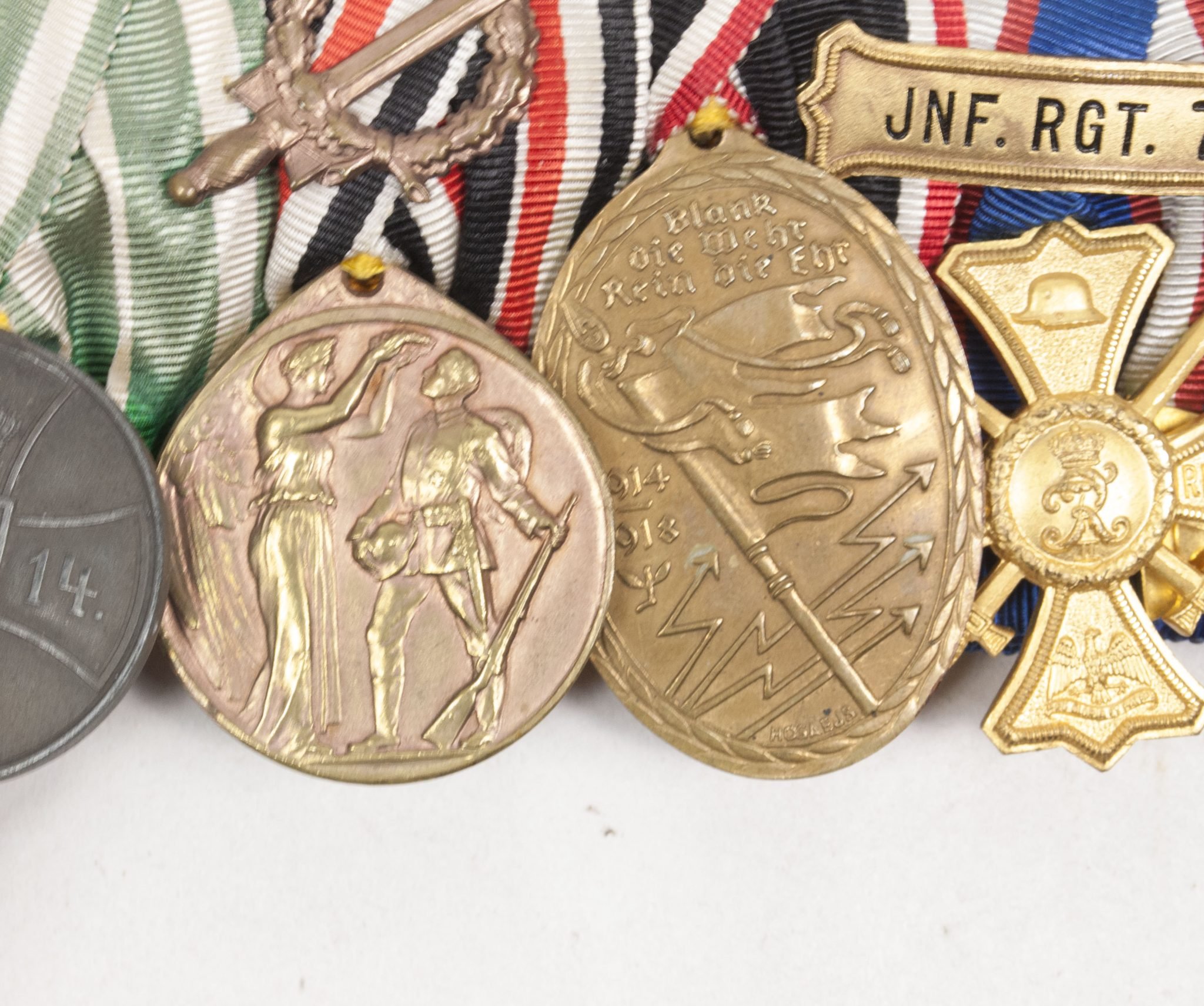 Sachsen-Altenburg large medalbar with EK2, Tapferkeitsmedaille, Ehrenlegion medal, Kyffhäuser medaille, Regiments Erinnerungskreuz, Ehrenlegion kreuz, Kriegserinnerungsmedaille (maker J. Reimann Berlin) — image 9