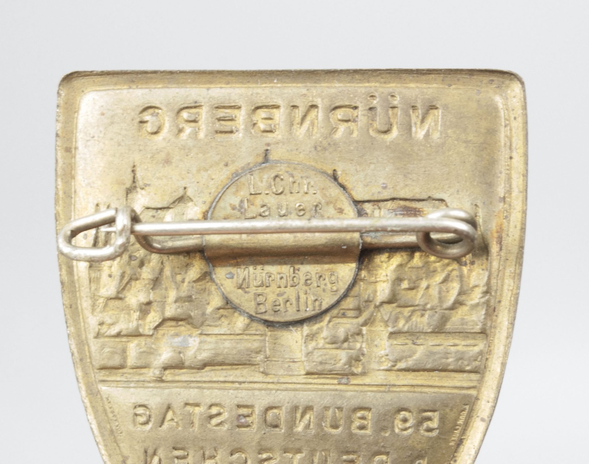 59. Bundestag d. Deutschen Friseure 18.23. Juli 1930 N:urnberg abzeichen (mm Lauer on the pinplate) – rare — image 3