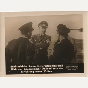 (Pressphoto) Reichminister Speer, Generalfeldmarschall Milch und GFeneralmajor Galland nach der …