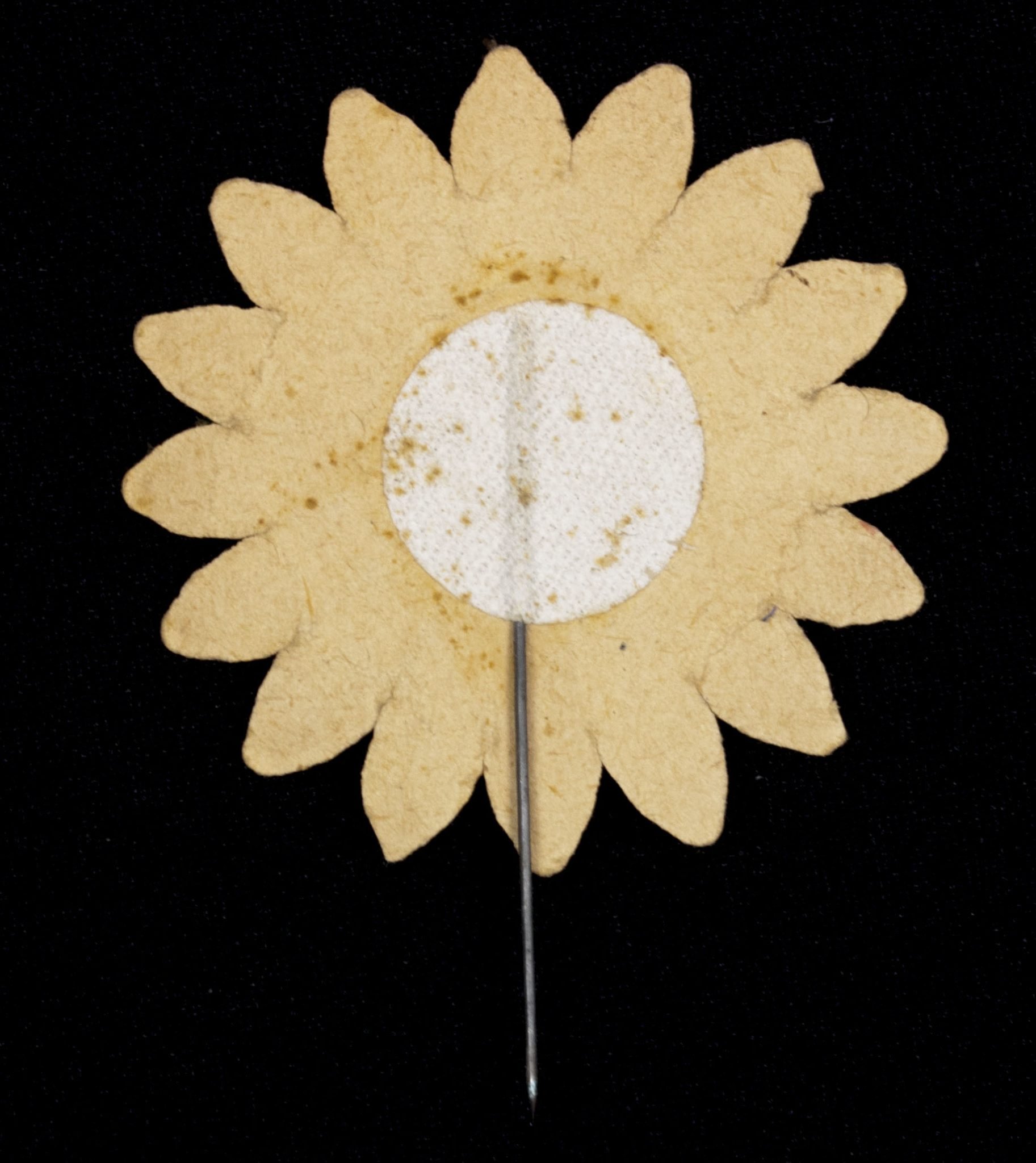 German WWII paper badge — image 3