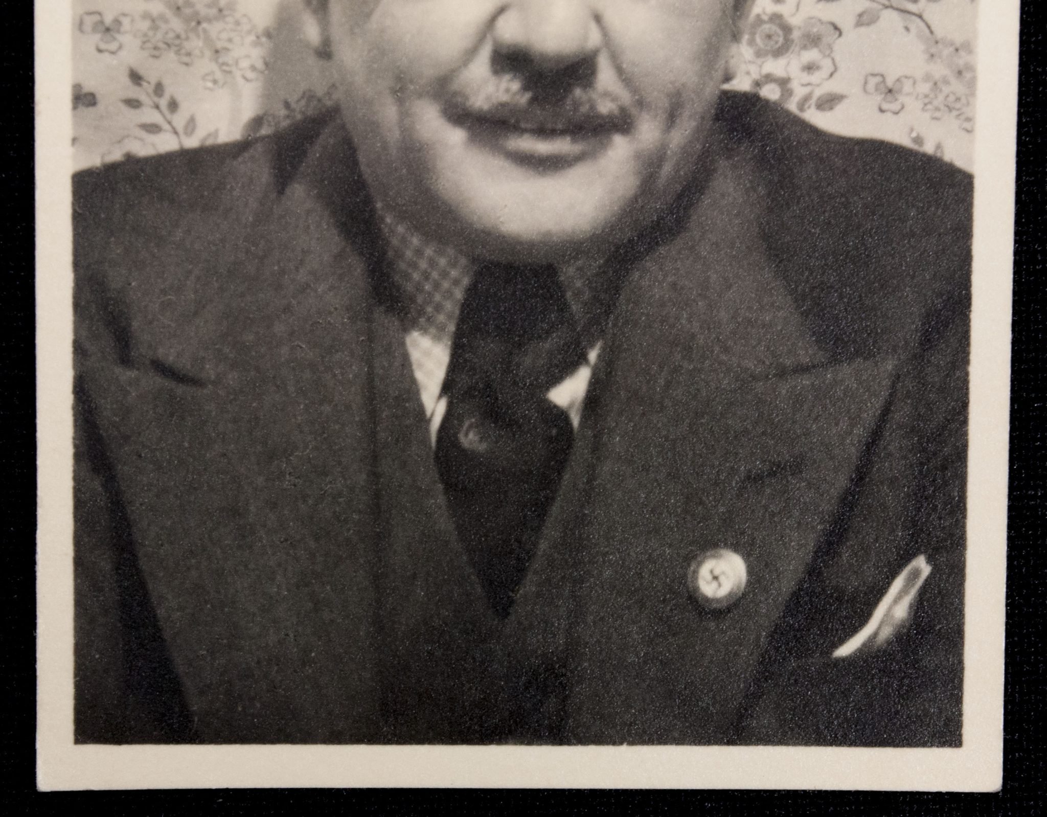 (Photo) NSDAP Parteiabzeichen/Partybadge in wear — image 3