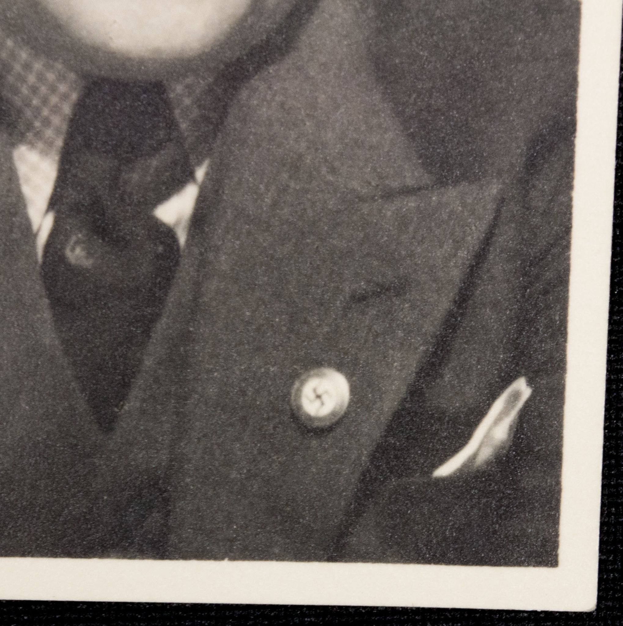 (Photo) NSDAP Parteiabzeichen/Partybadge in wear — image 4