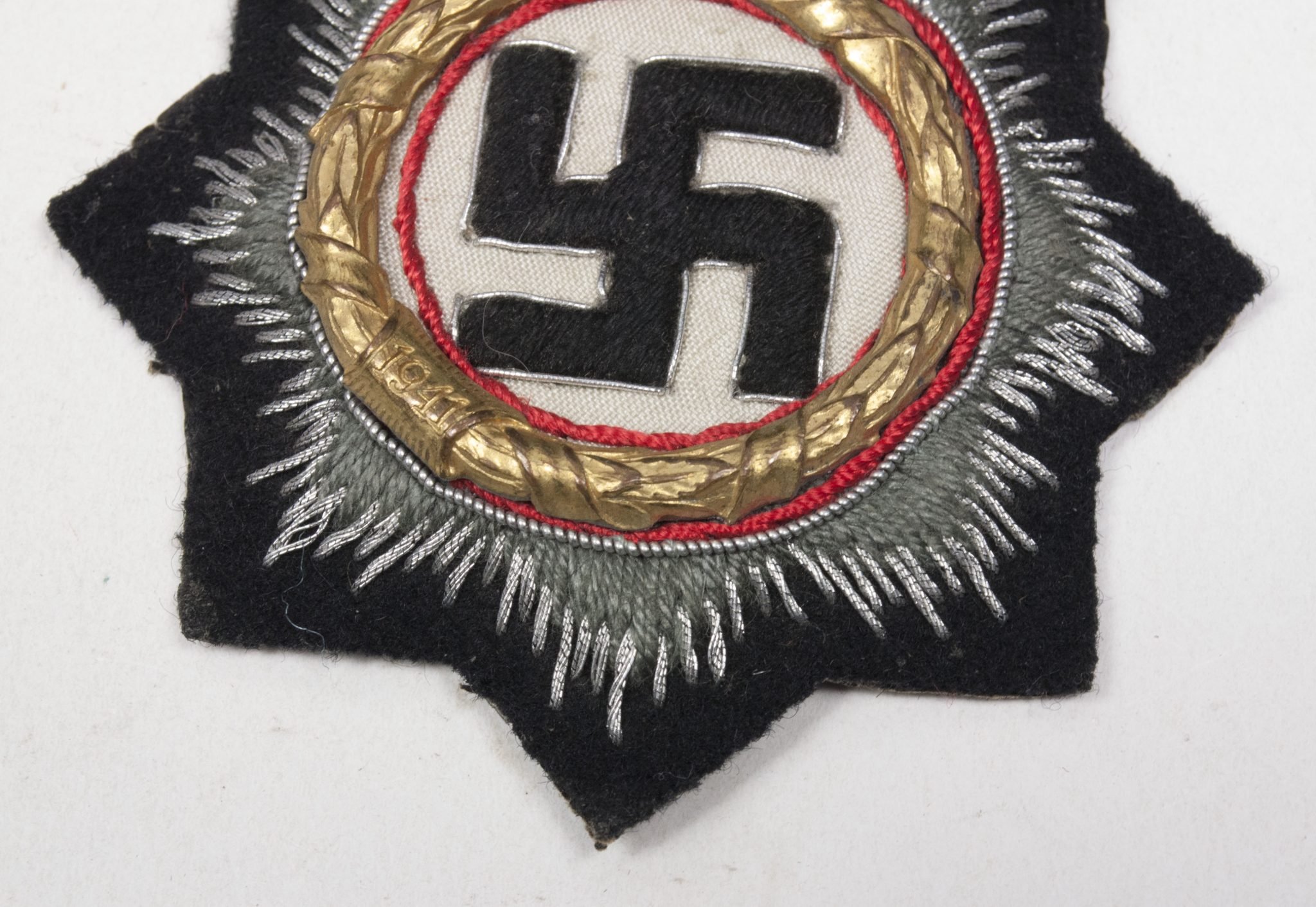 Deutsches Kreuz in gold (DKIG) im Stoff in Panzerausführung / German Cross in gold on Panzercloth with maker stamp – Extremely rare — image 10