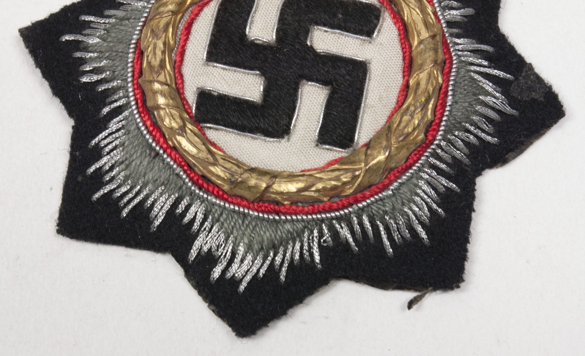 Deutsches Kreuz in gold (DKIG) im Stoff in Panzerausführung / German Cross in gold on Panzercloth with maker stamp – Extremely rare — image 11