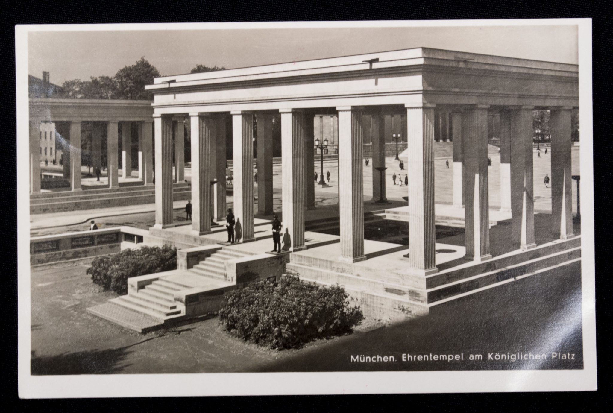 (Postcard) München, Ehrentempel am Königlichen Platz — image 2