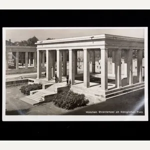 (Postcard) München, Ehrentempel am Königlichen Platz