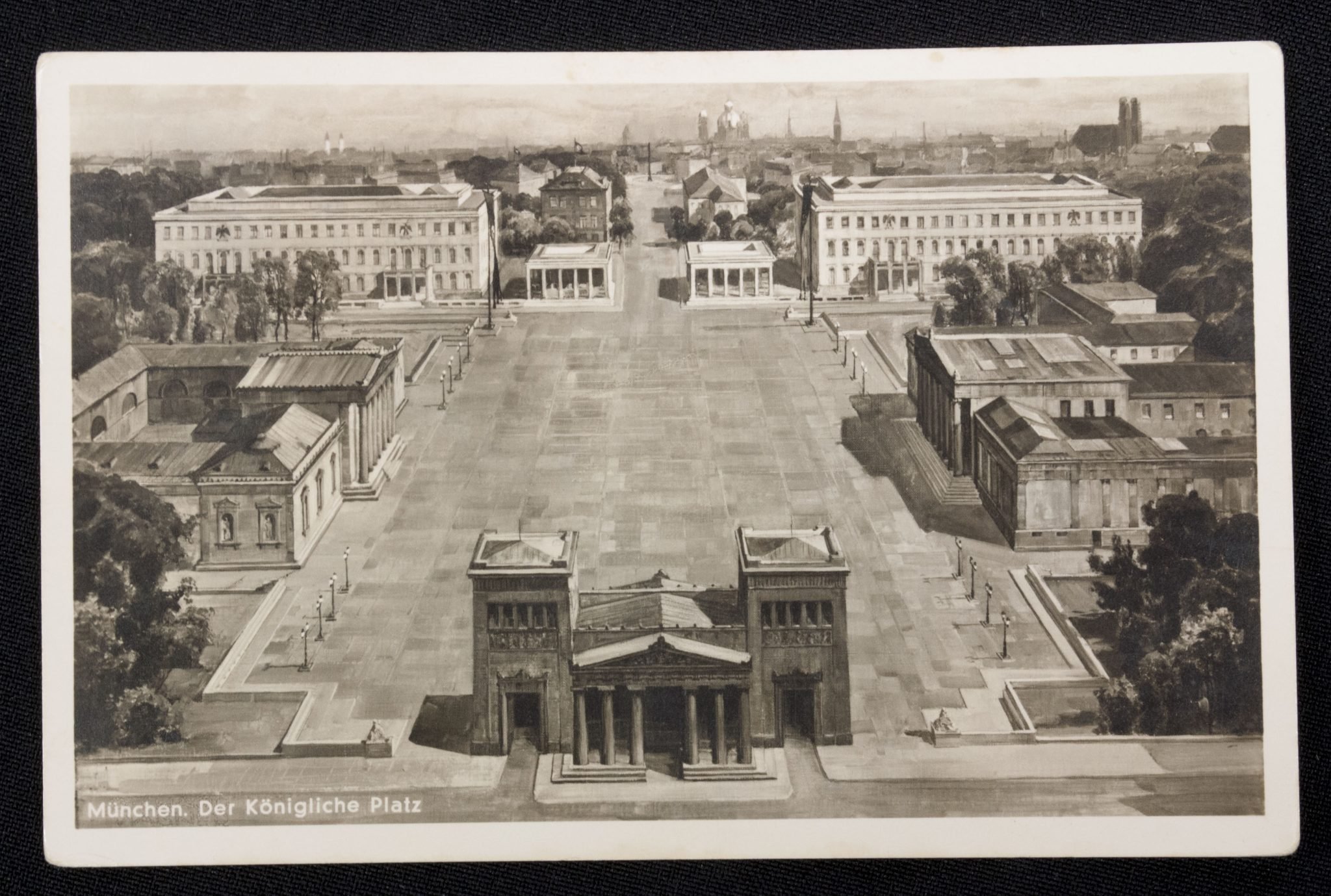 (Postcard) München, Ehrentempel – Der Königliche Platz — image 2