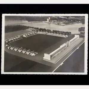 (Postcard) Nürnberg. Stadt der Reichsparteitage. Zeppelinfeld mit Luitpoldarena im Hintergrund