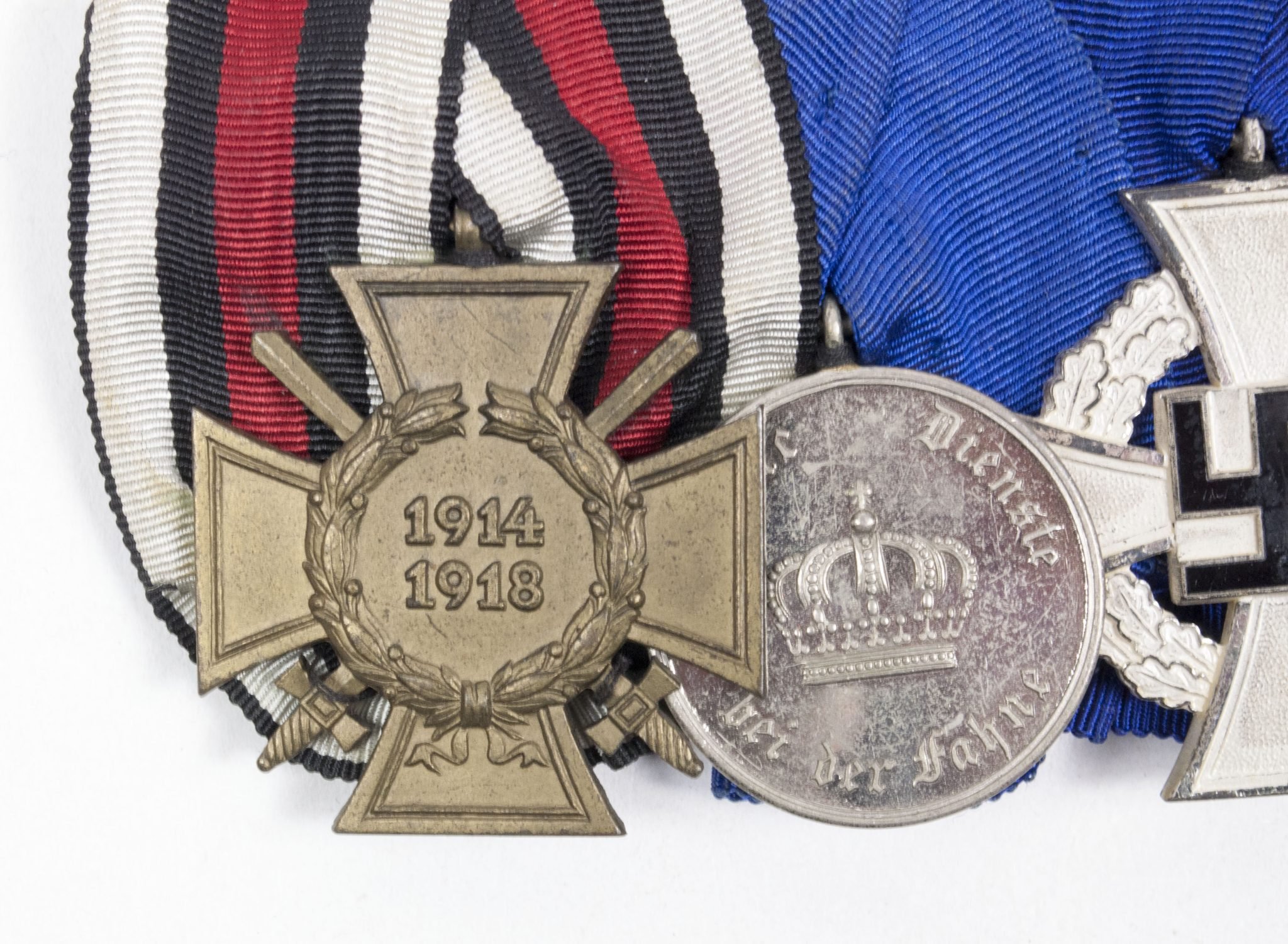 German WWII medalbar with Frontkàmpofer Ehrenkreuz + Im Dienste bei der Fahne + Treue Dienst 25 Jahre — image 3