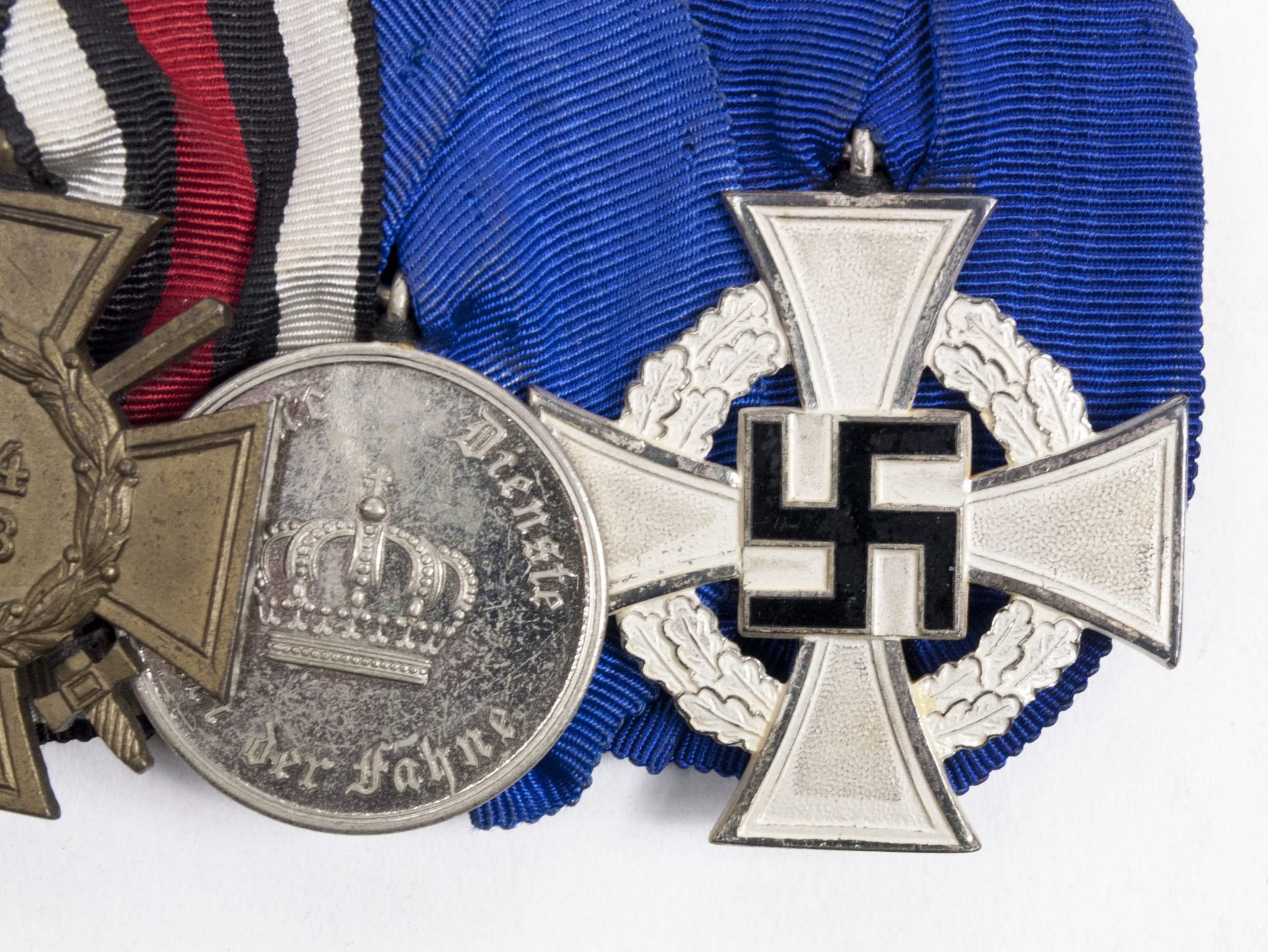 German WWII medalbar with Frontkàmpofer Ehrenkreuz + Im Dienste bei der Fahne + Treue Dienst 25 Jahre — image 4