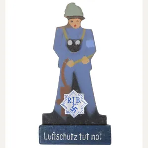 Reichsluftschutzbund (RLB) Luftschutz tut Not badge – Very rare