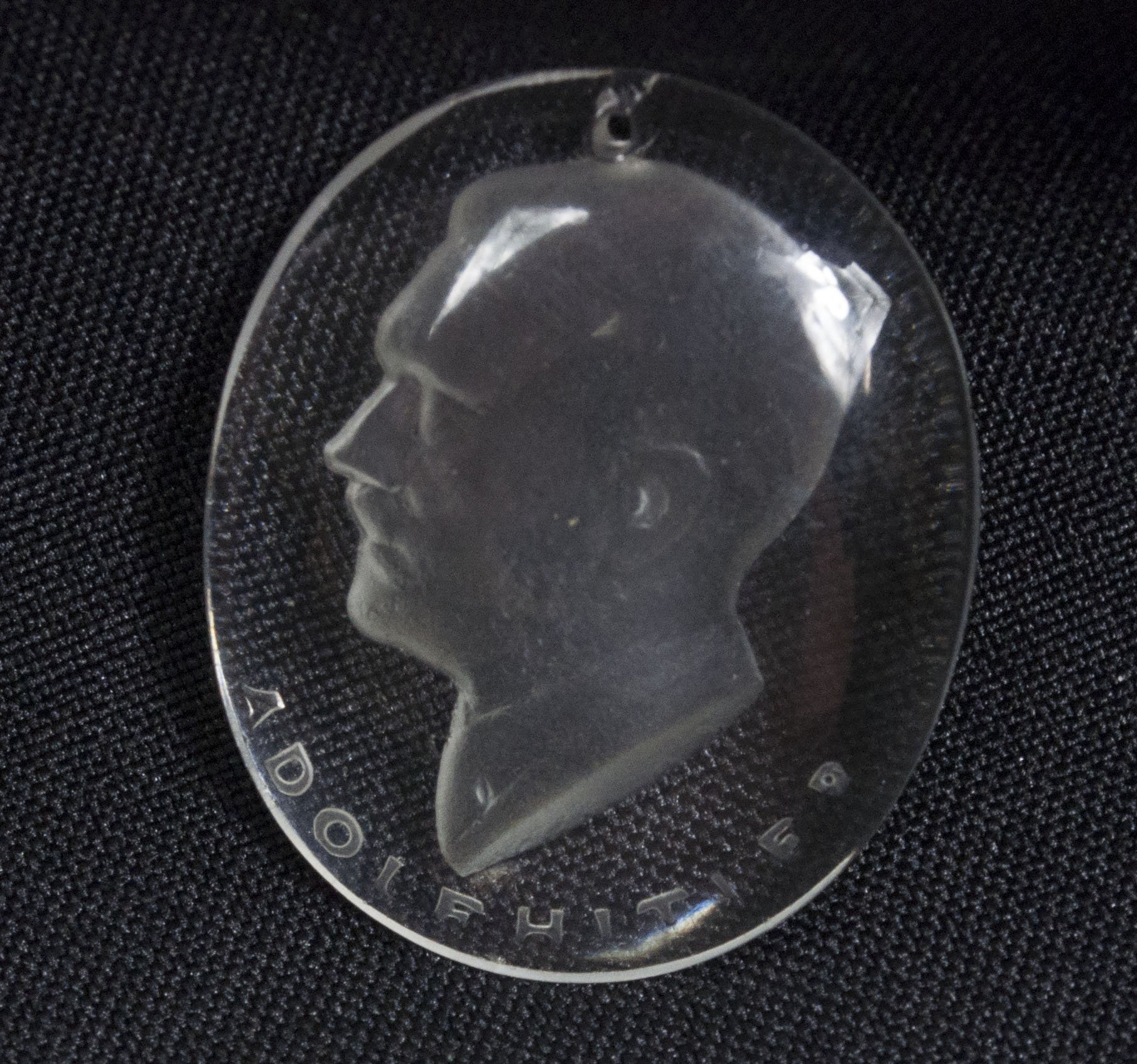 Adolf Hitler Winterhilfswerk (WHW) glass hanger + bag — image 6