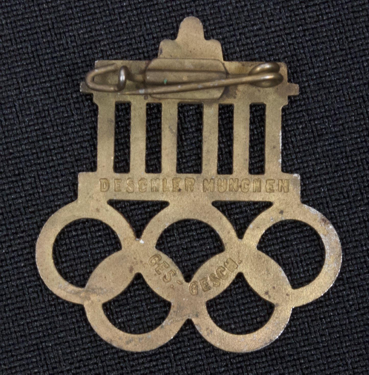 Olympic Games 1936 Berlin commemorative badge — image 2