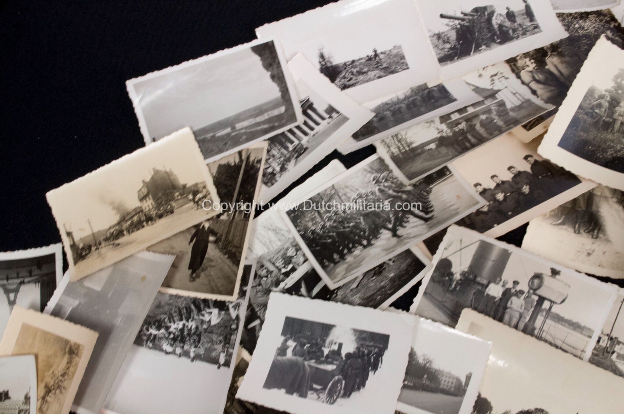 (Grouping) 4./SS-Pol. I.R.3 large portrait, Bescheinigung + 180 photo's + Polizei Mützenabzeichen (1941) — image 16