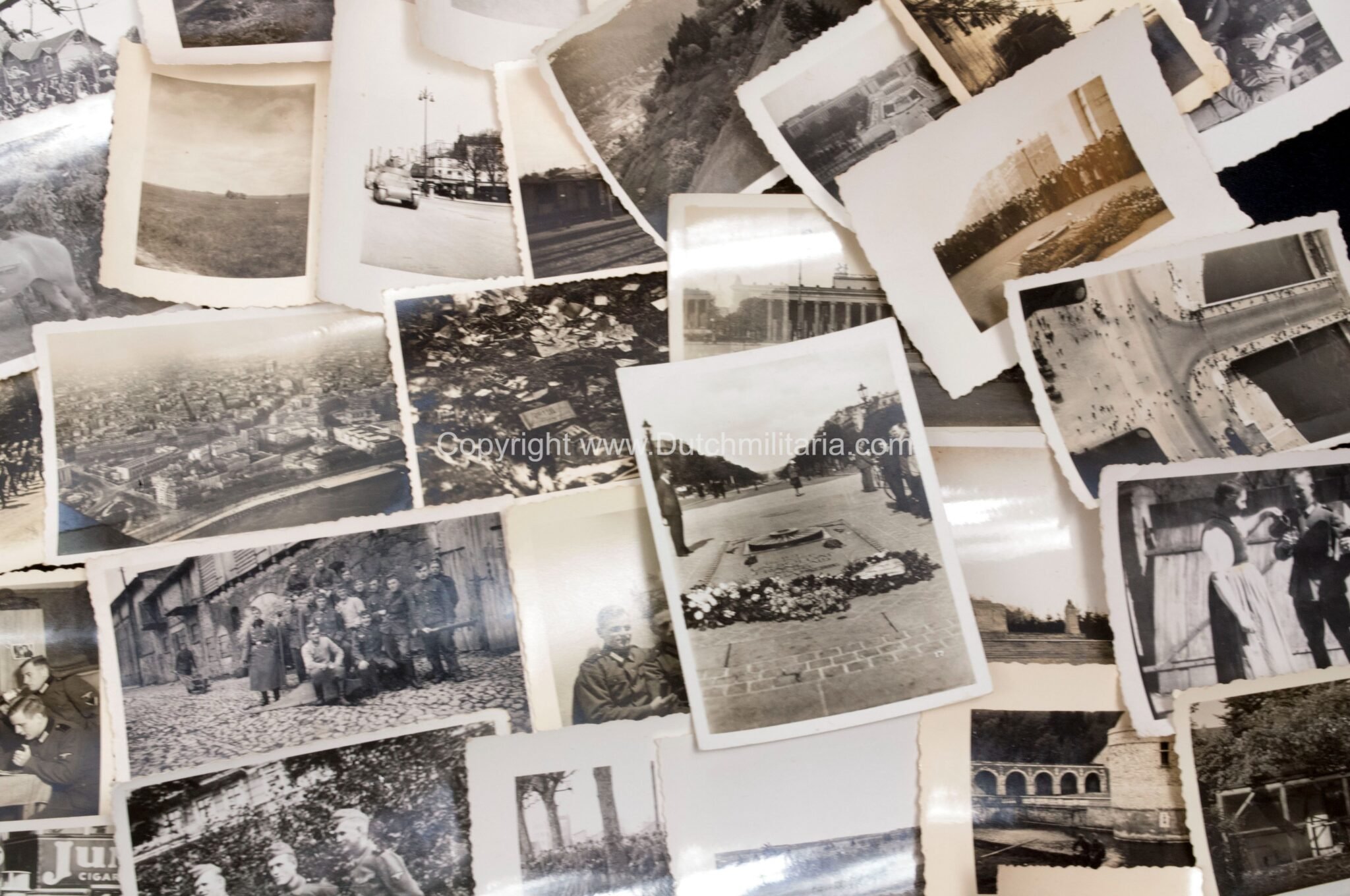 (Grouping) 4./SS-Pol. I.R.3 large portrait, Bescheinigung + 180 photo's + Polizei Mützenabzeichen (1941) — image 20