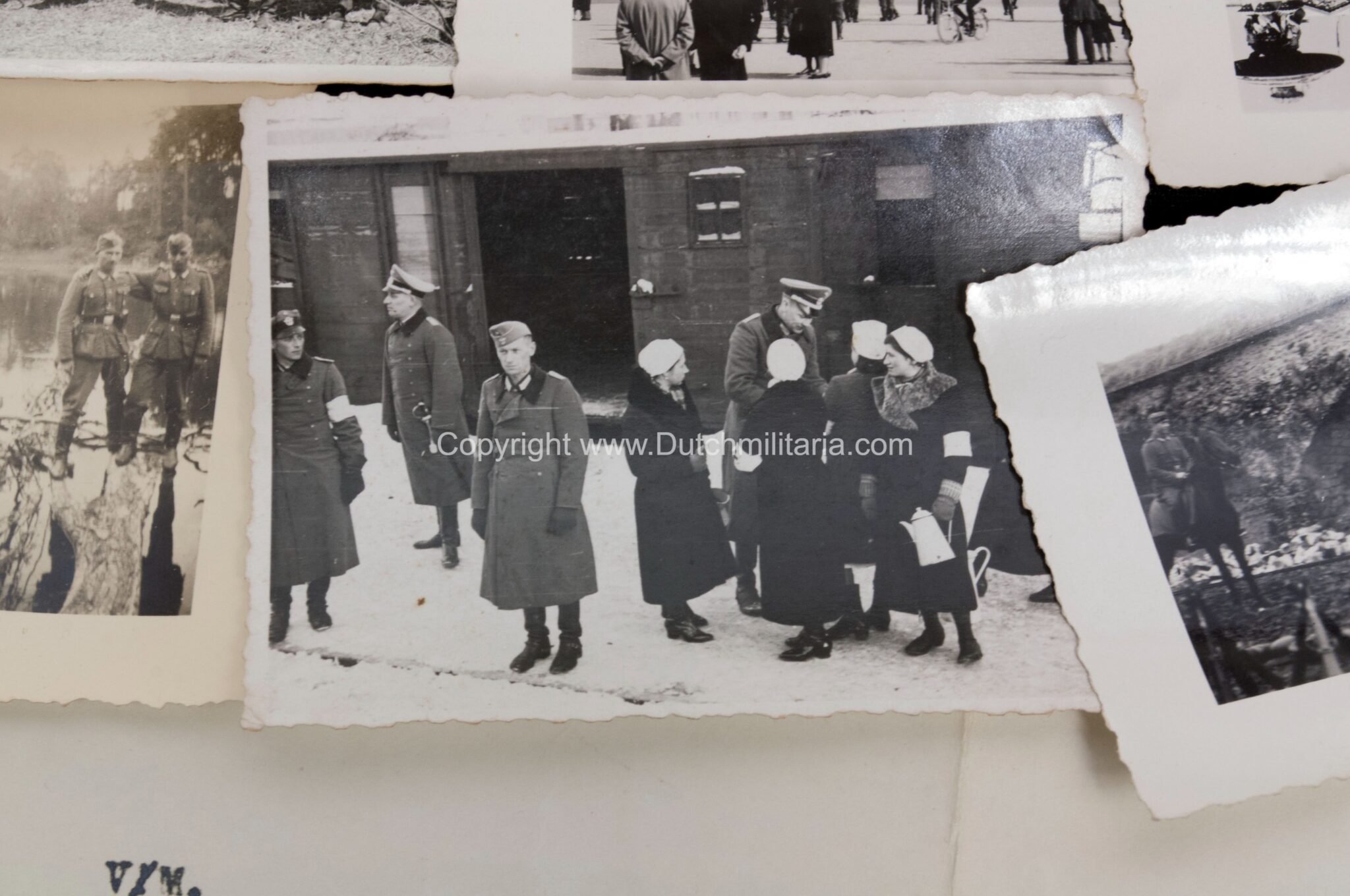 (Grouping) 4./SS-Pol. I.R.3 large portrait, Bescheinigung + 180 photo's + Polizei Mützenabzeichen (1941) — image 24