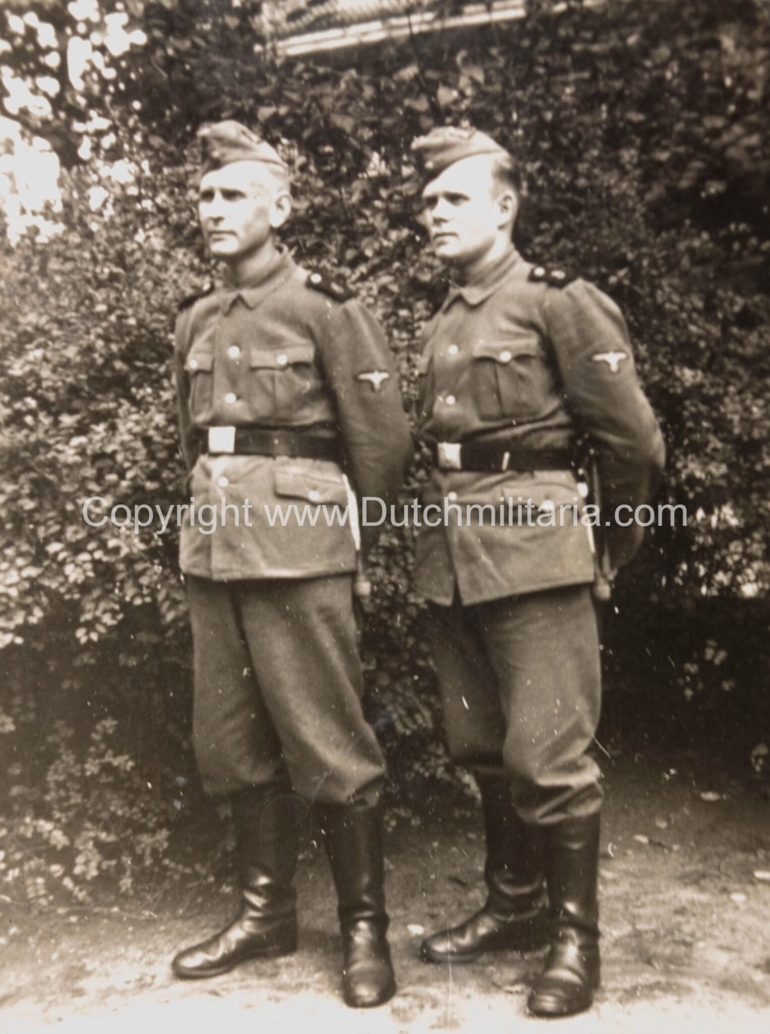 (Grouping) 4./SS-Pol. I.R.3 large portrait, Bescheinigung + 180 photo's + Polizei Mützenabzeichen (1941) — image 25