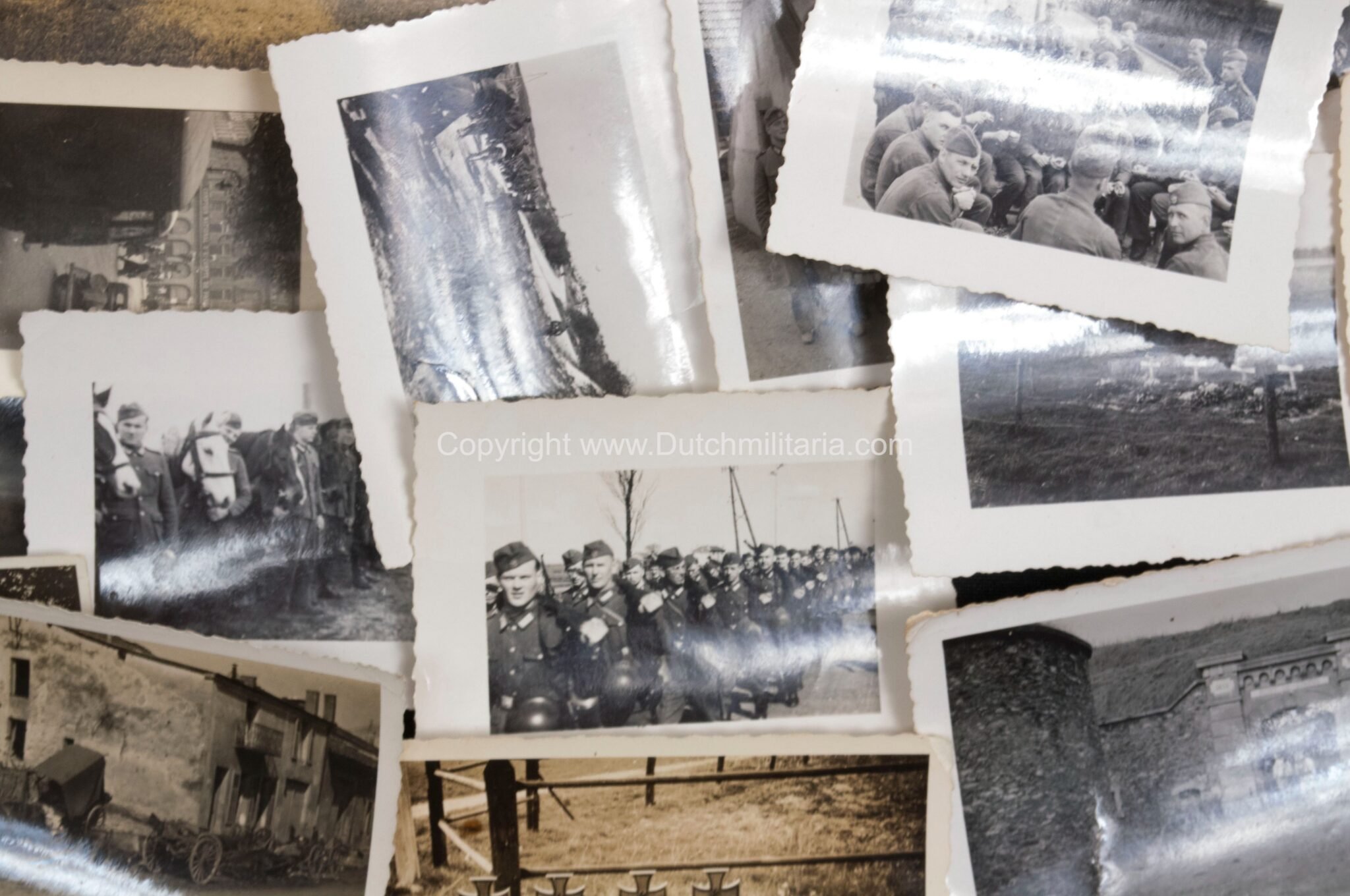 (Grouping) 4./SS-Pol. I.R.3 large portrait, Bescheinigung + 180 photo's + Polizei Mützenabzeichen (1941) — image 6