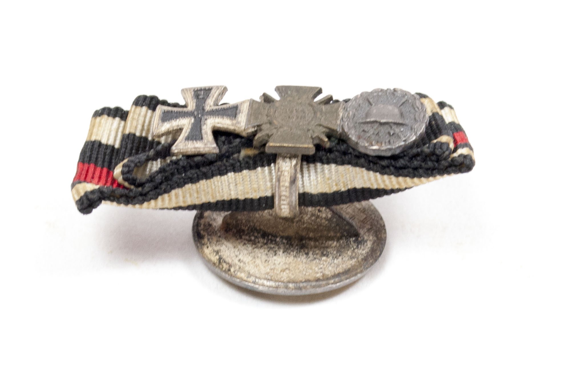 Buttonhole ribbonbar with miniature Iron Cross, Frontkämpfer Ehrenkreuz, silver Woundbadge — image 3