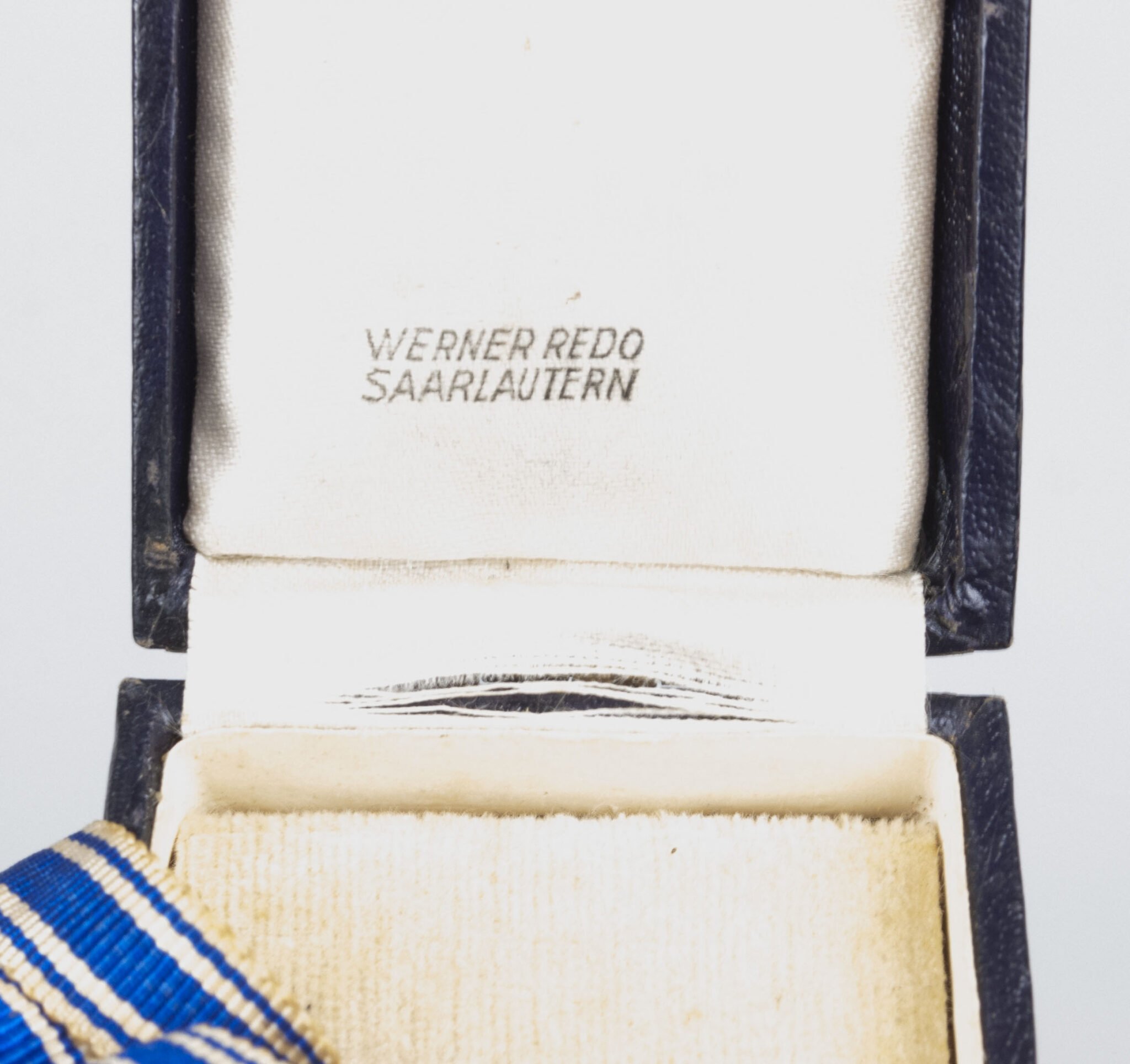 Mutterkeuz Gold + case Motherscross gold + etui (Maker Werner Redo) — image 4