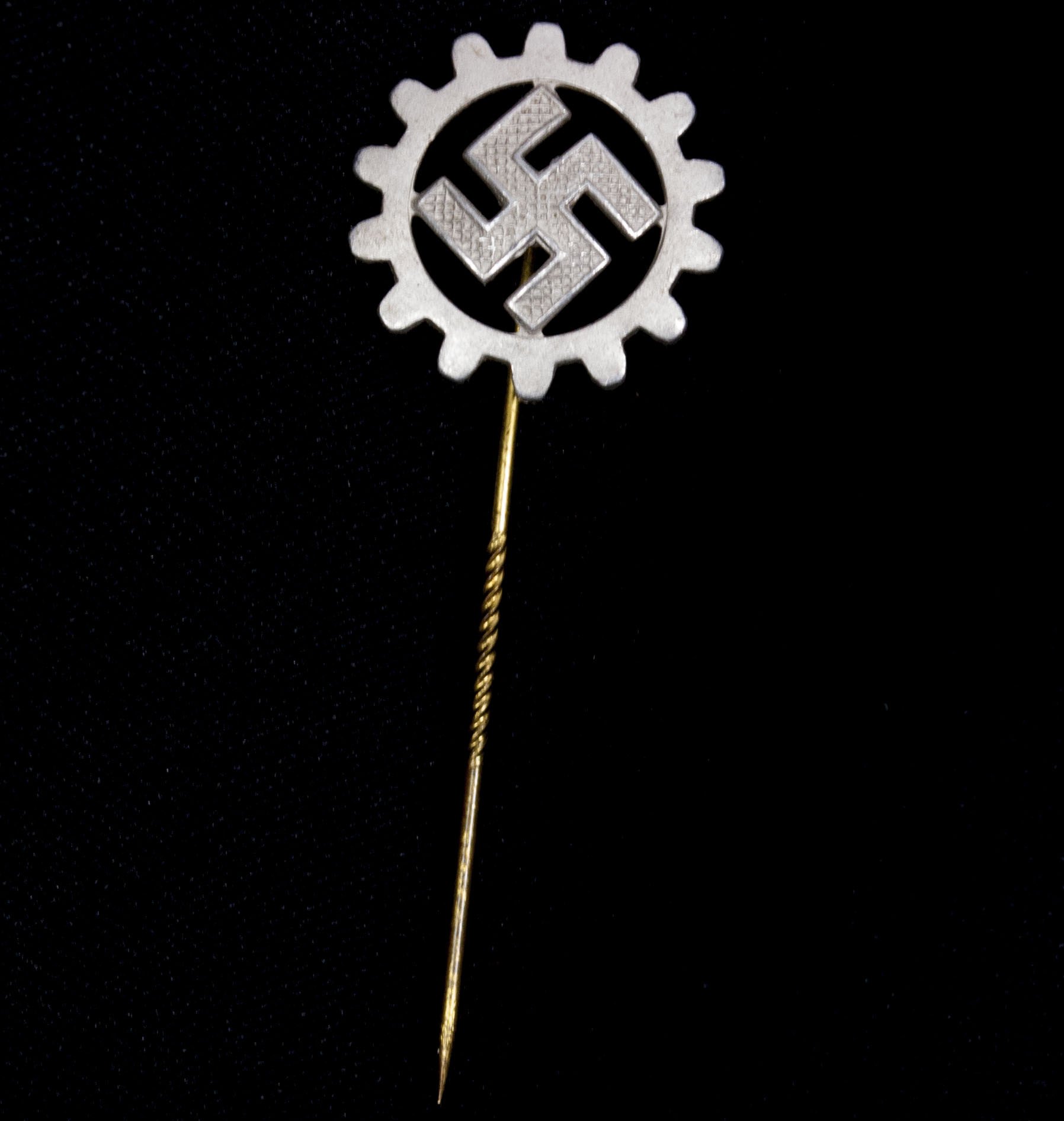 Deutsche Arbeitsfront (DAF) member badge (Stickpin) RZM M1/34 — image 2