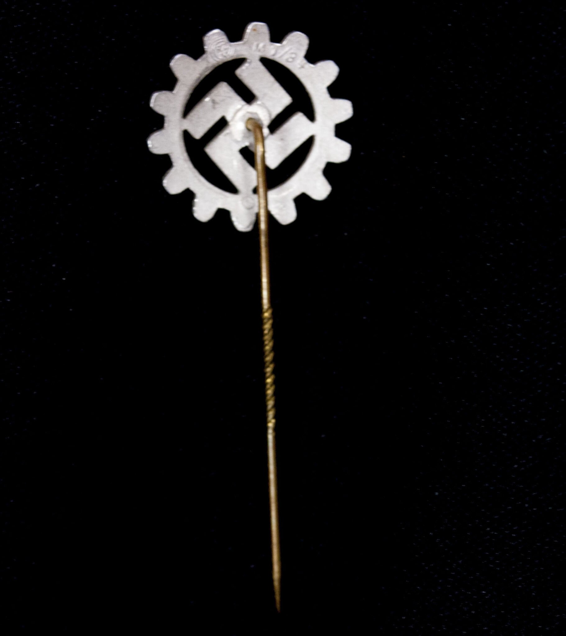 Deutsche Arbeitsfront (DAF) member badge (Stickpin) RZM M1/34 — image 3