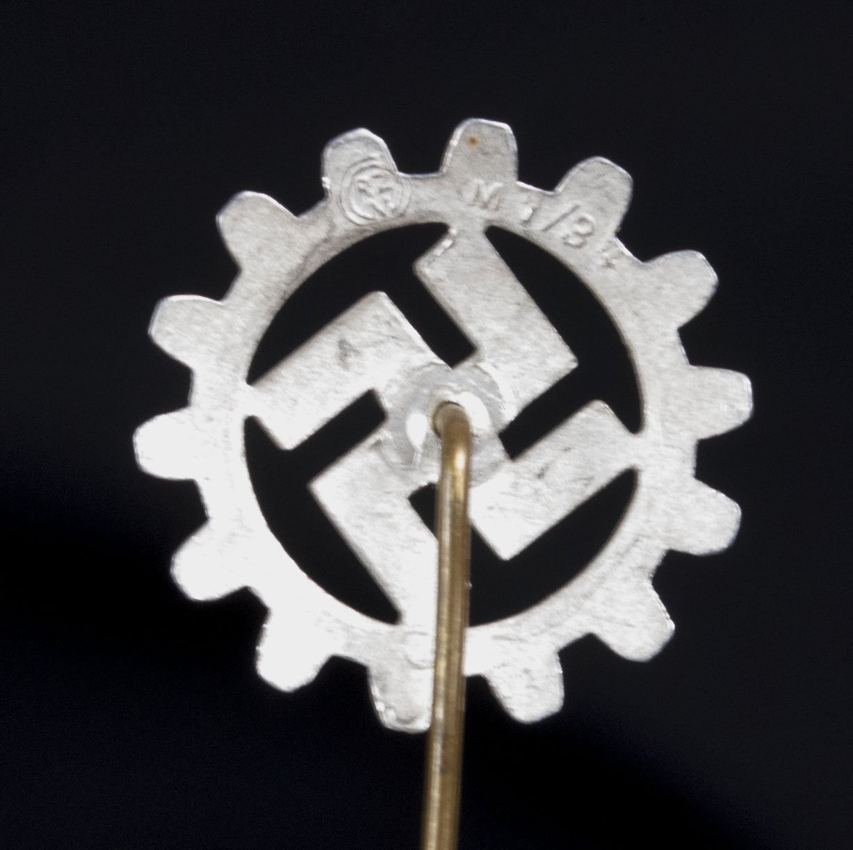 Deutsche Arbeitsfront (DAF) member badge (Stickpin) RZM M1/34 — image 4