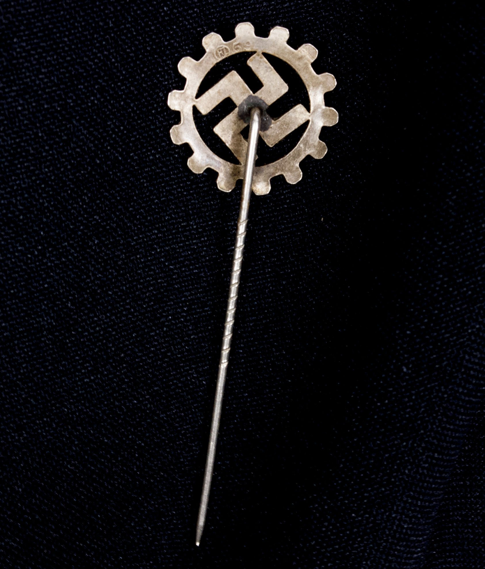 Deutsche Arbeitsfront (DAF) member badge (Stickpin) RZM 69 — image 6