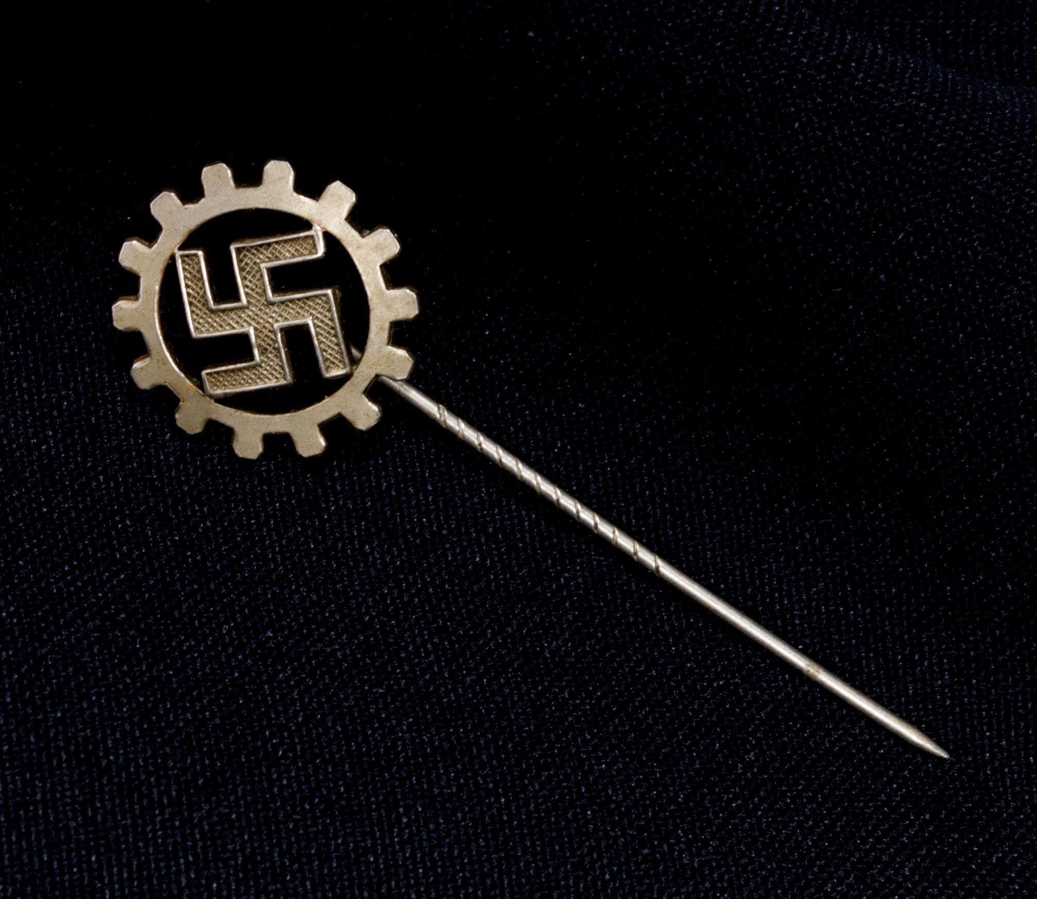 Deutsche Arbeitsfront (DAF) member badge (Stickpin) RZM 69 — image 8