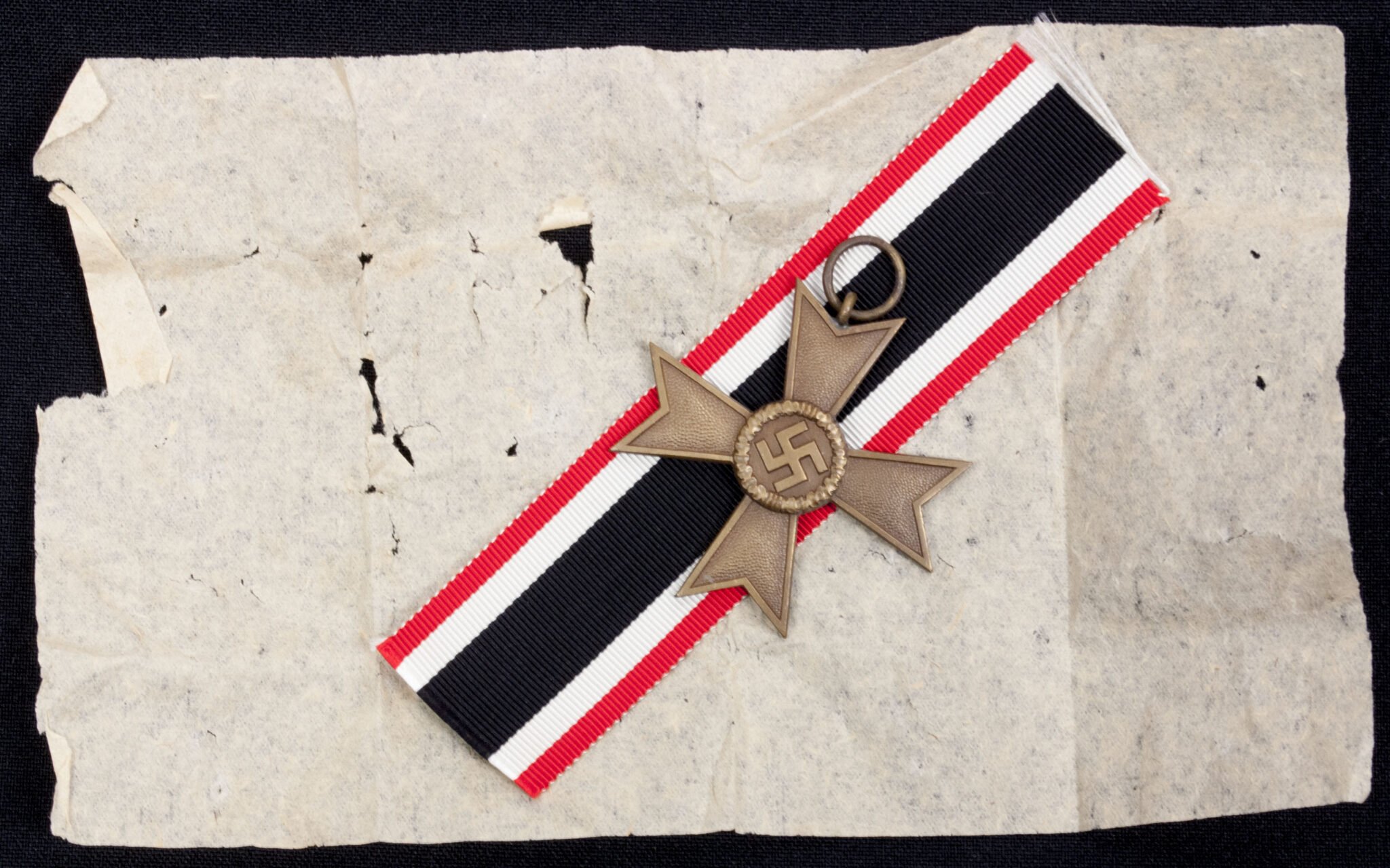 Kriegsverdienstkreuz (KVK) ohne Schwerter / War Merit Cross without swords (MM '1' Deschler) — image 2