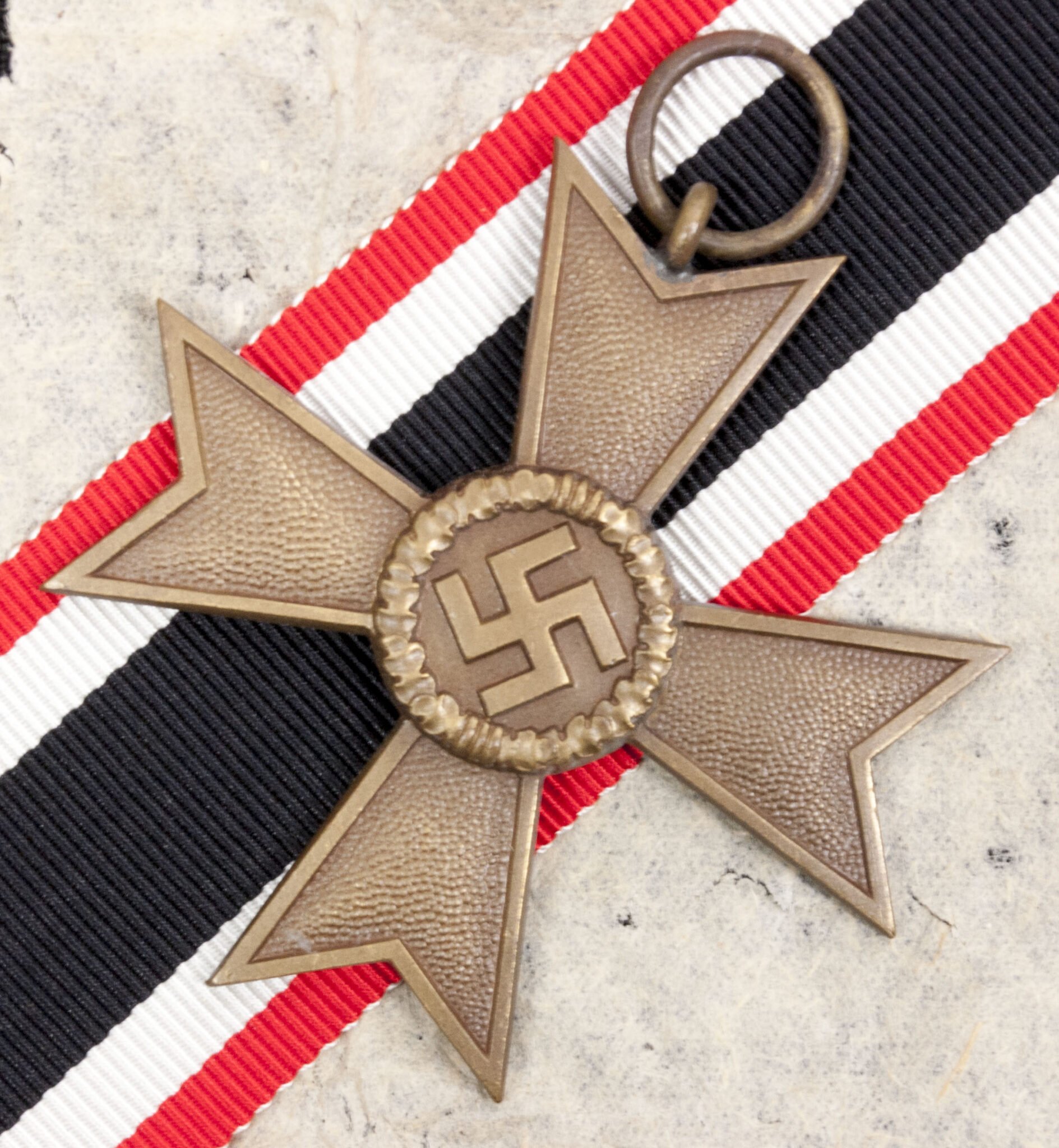 Kriegsverdienstkreuz (KVK) ohne Schwerter / War Merit Cross without swords (MM '1' Deschler) — image 3