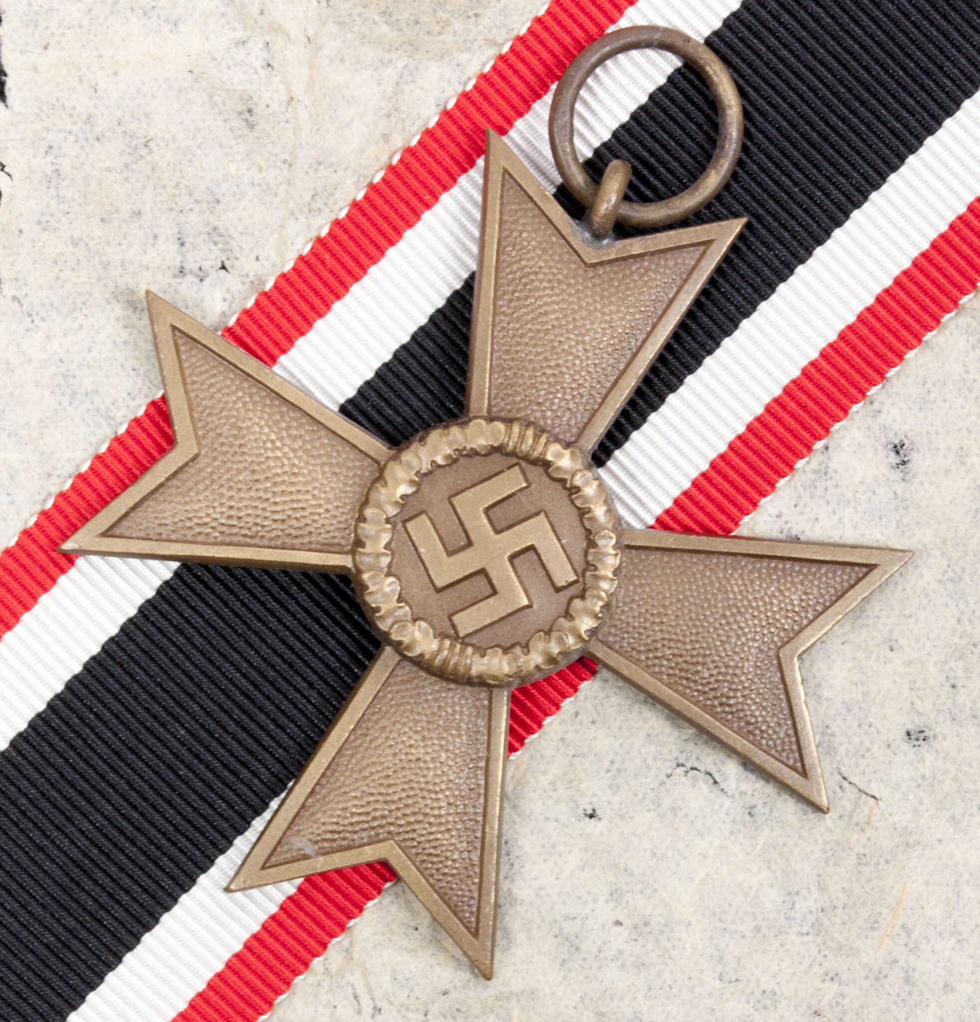 Kriegsverdienstkreuz (KVK) ohne Schwerter / War Merit Cross without swords (MM '1' Deschler) — image 4