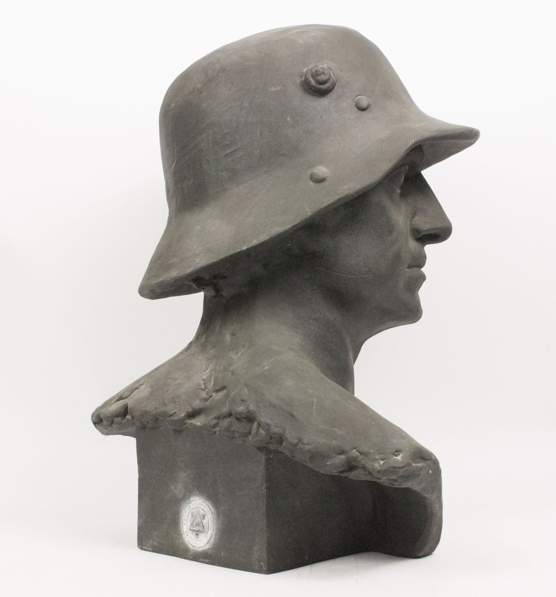 German World War I frontsoldier bust (57 cm high) — image 59