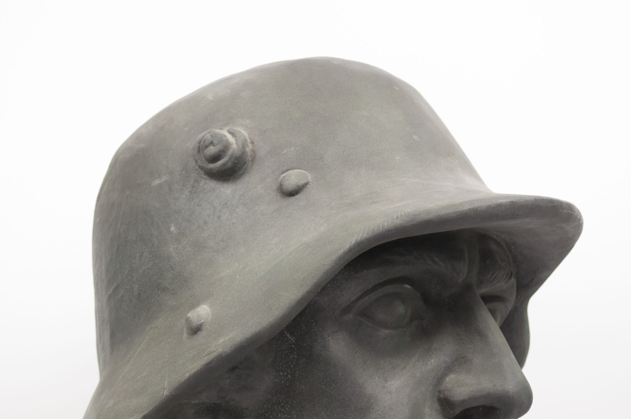 German World War I frontsoldier bust (57 cm high) — image 69
