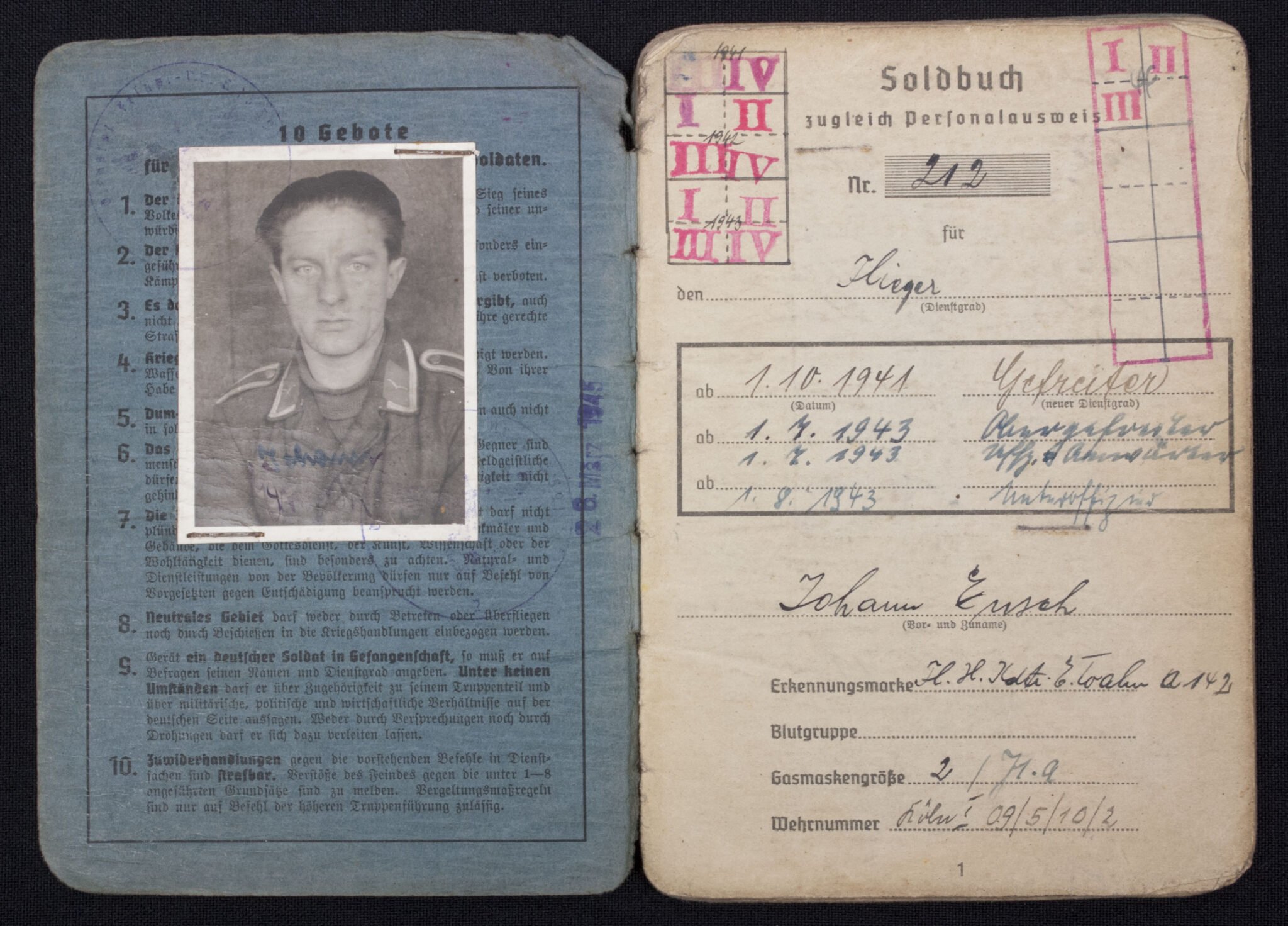 Soldbuch Flieger Fliegerhorstkompanie 13/VI mit Eintragung Ostmedaille , Kraftfahrbewährungsabzeichen in Silber — image 2