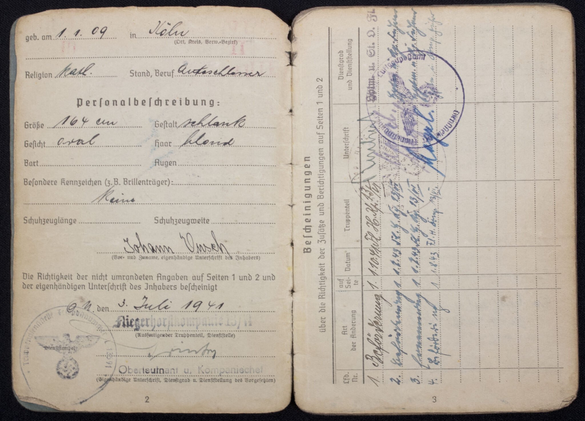 Soldbuch Flieger Fliegerhorstkompanie 13/VI mit Eintragung Ostmedaille , Kraftfahrbewährungsabzeichen in Silber — image 4