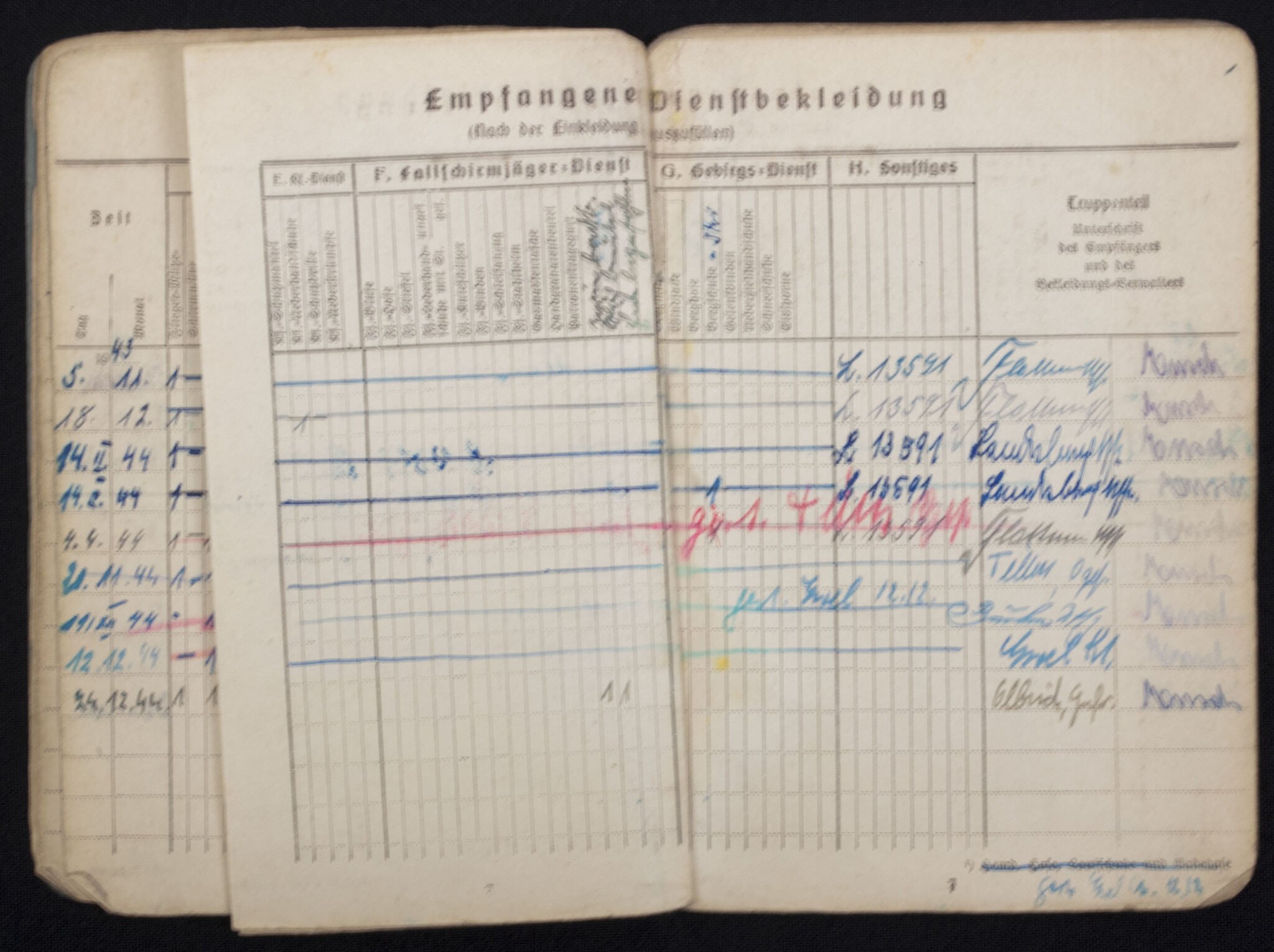 Soldbuch Flieger Fliegerhorstkompanie 13/VI mit Eintragung Ostmedaille , Kraftfahrbewährungsabzeichen in Silber — image 8