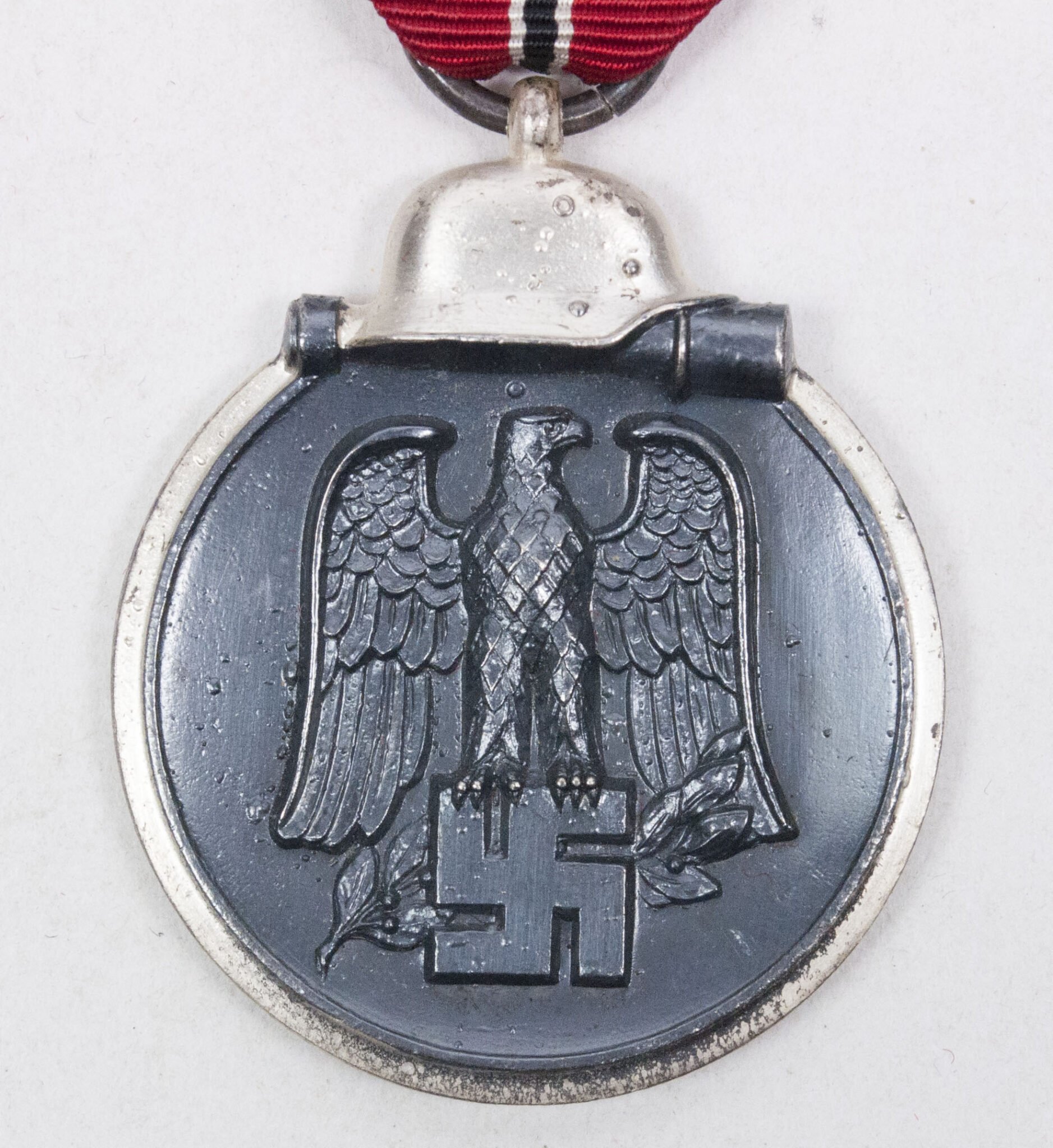 Ostmedaille / Winterschlacht im Osten medaille mm '65' (Klein und Quenzer) MINT CONDITION! — image 2
