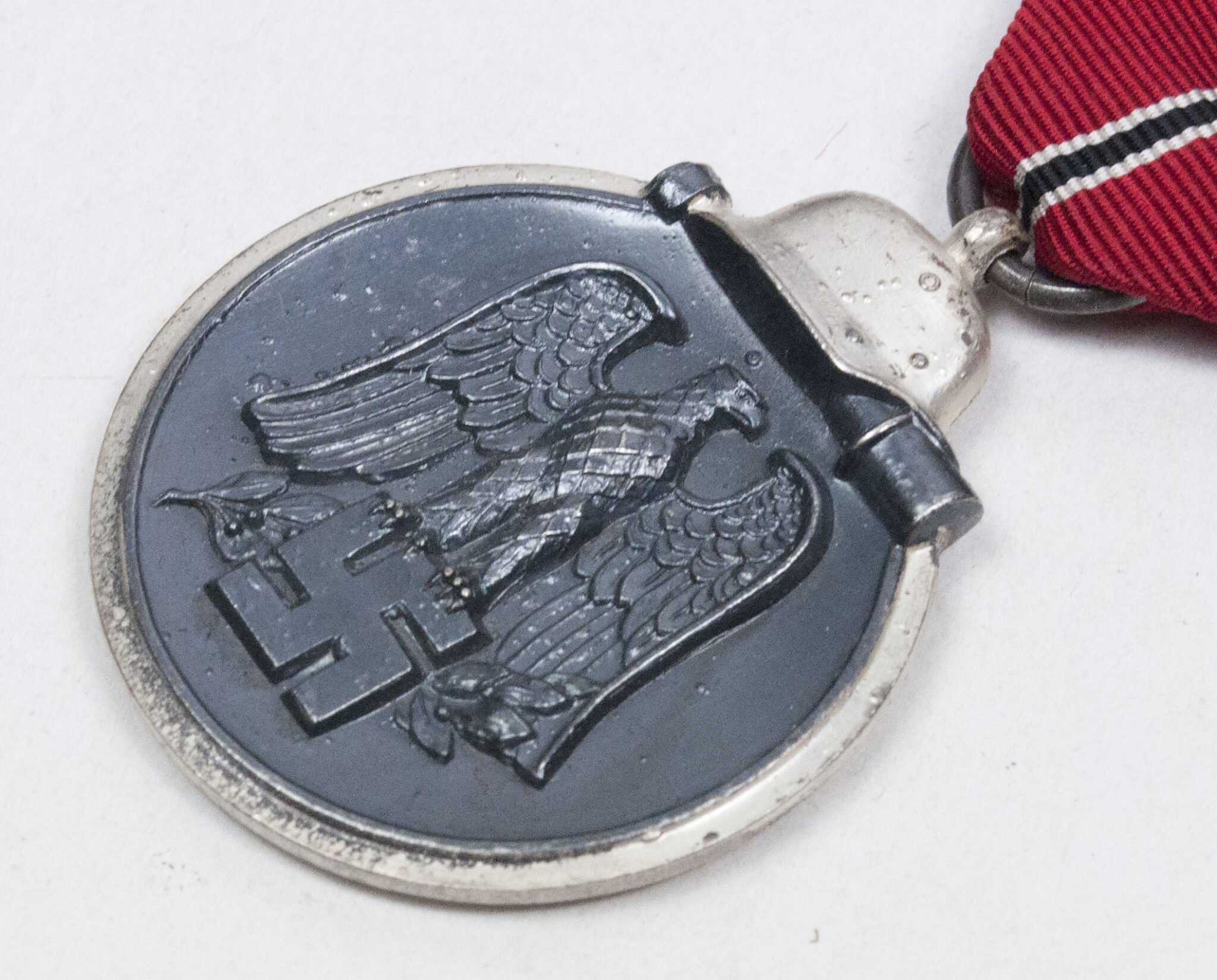 Ostmedaille / Winterschlacht im Osten medaille mm '65' (Klein und Quenzer) MINT CONDITION! — image 3