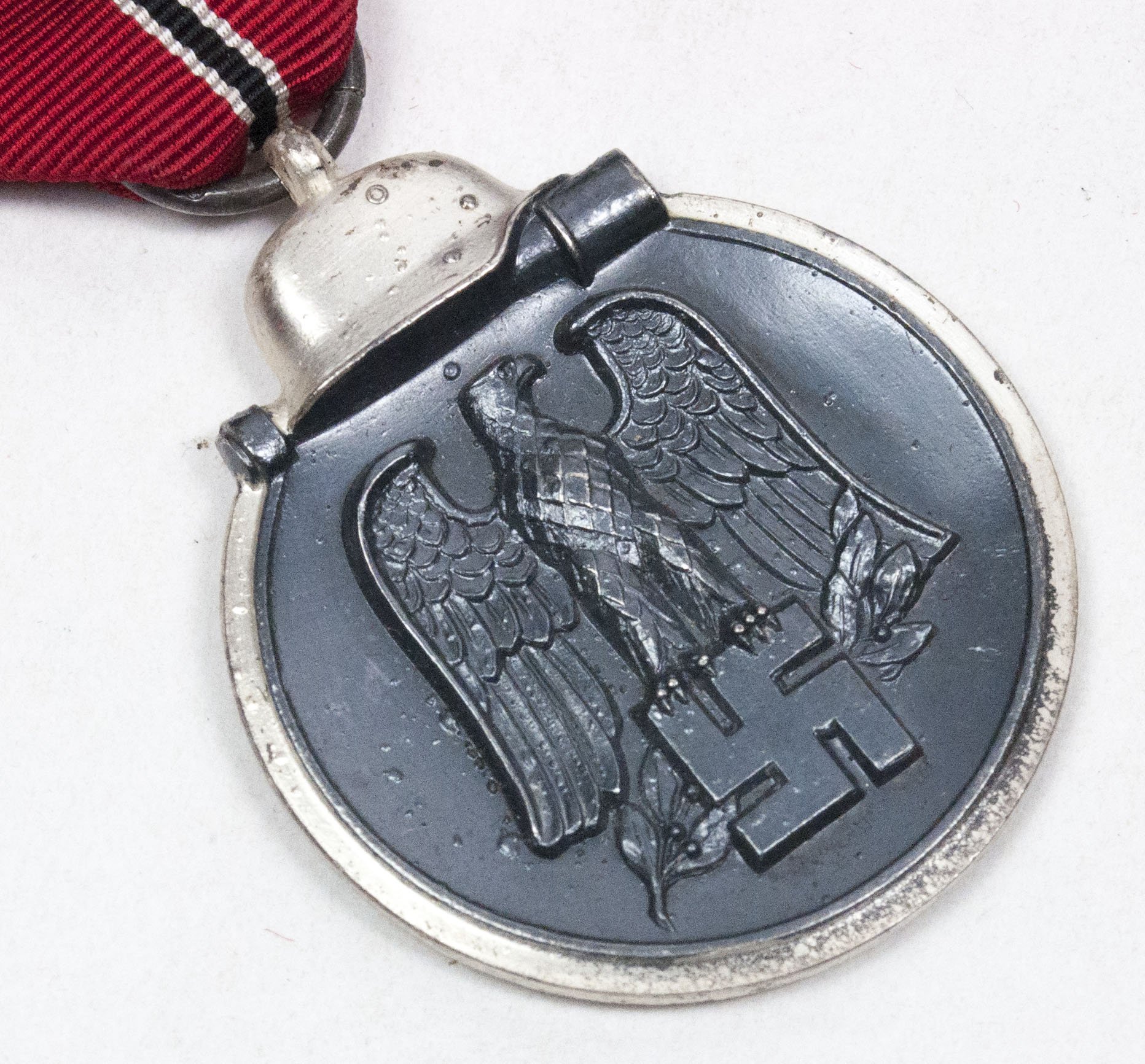 Ostmedaille / Winterschlacht im Osten medaille mm '65' (Klein und Quenzer) MINT CONDITION! — image 4
