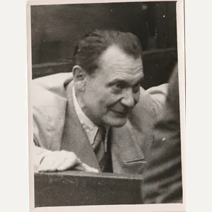 (Pressphoto) Nuremberg Trials – Hermann Goering cheats the gallows: takes …