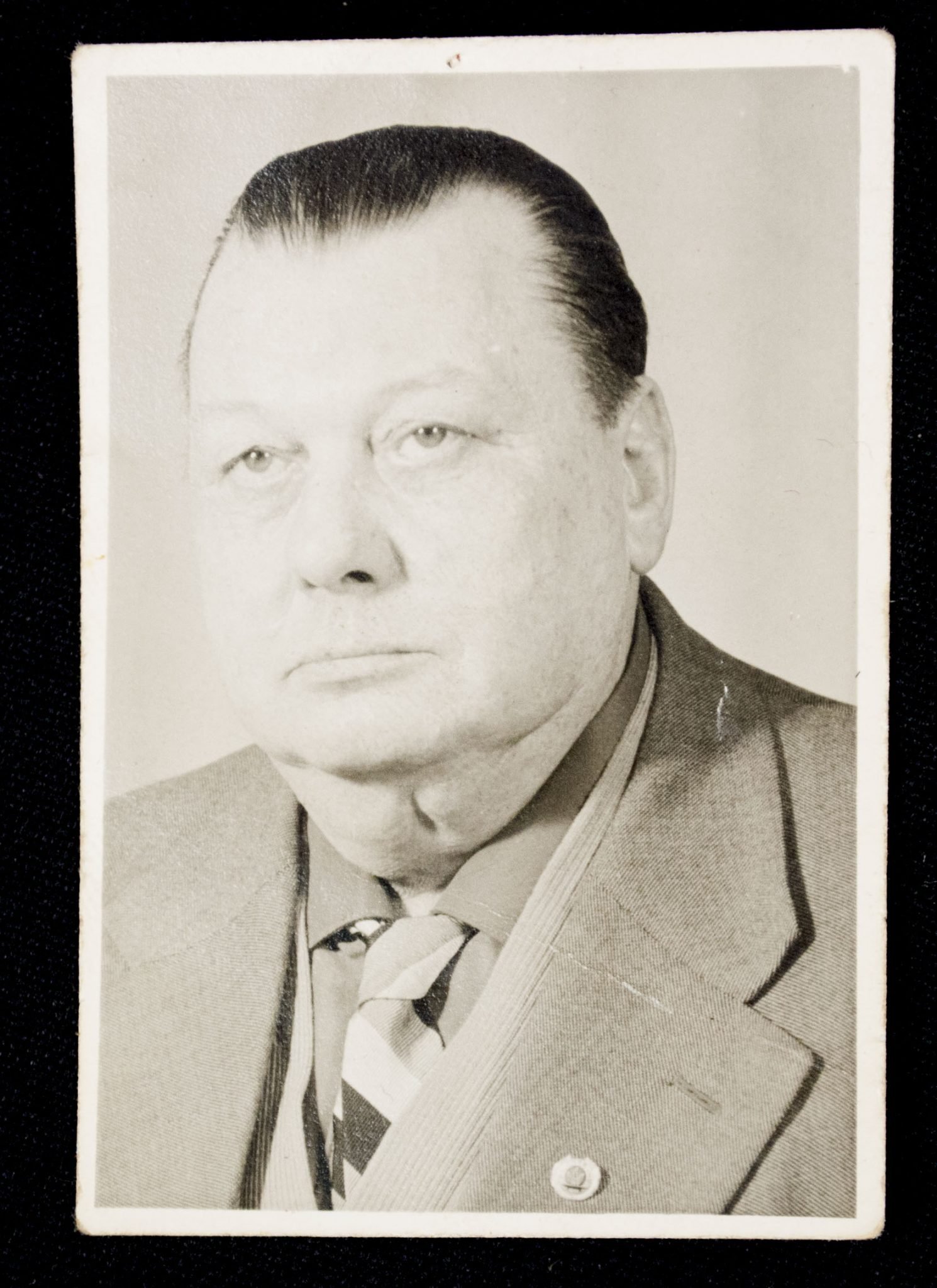 Reichsbund der Kriegsbeschädigten und Kriegsteilnehmer badge + photo in wear — image 3