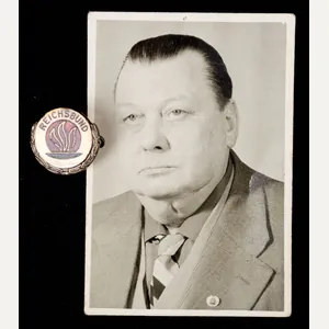 Reichsbund der Kriegsbeschädigten und Kriegsteilnehmer badge + photo in wear