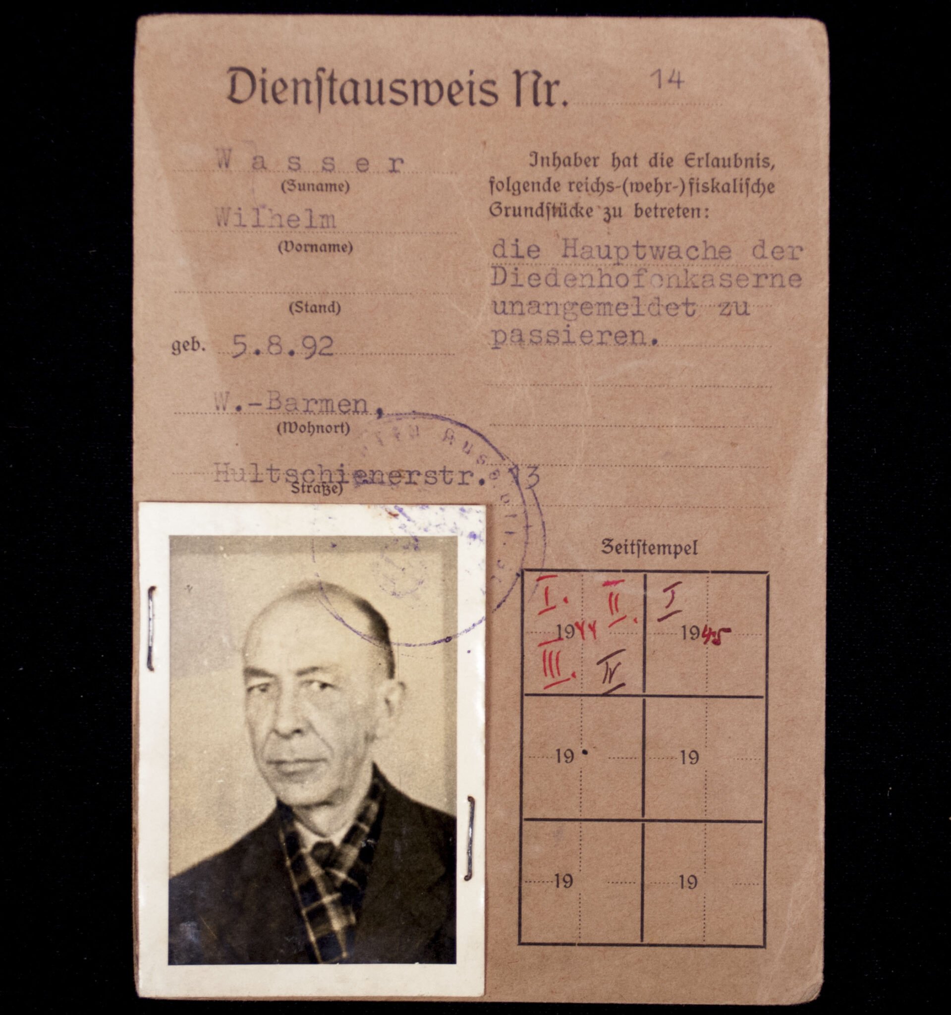 Dienstausweis Pz.-Gren. E.u.A.Btl. 361 Diedenhofenkaserne (Service Identitycard) 1944 — image 3