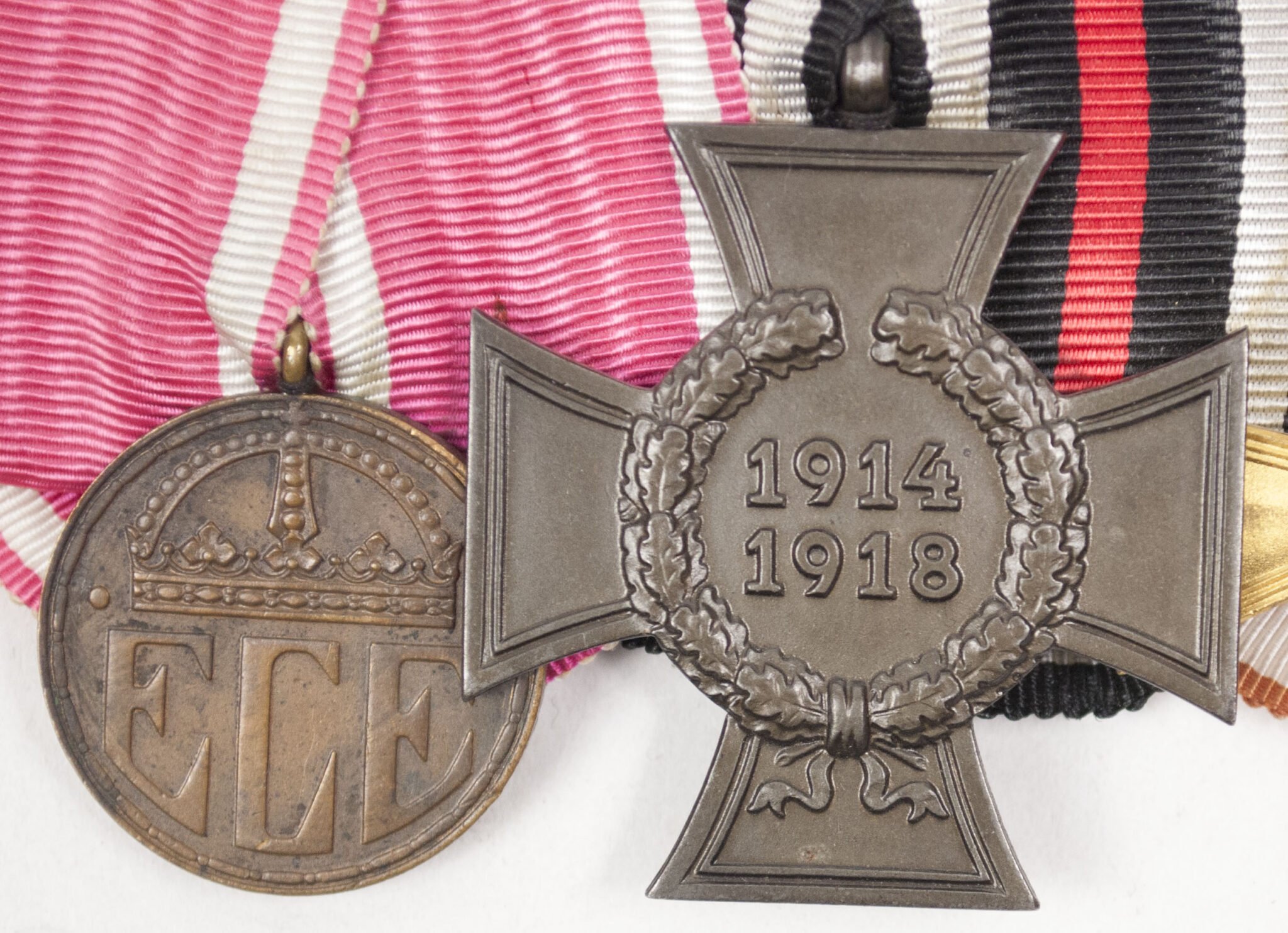 (Hessen) Medalbar with Kriegsehrenzeichen, Nichtkämpfer Ehrenkreuz, Dienstauszeichnung 25 Jahre, Treue Dienst 25 Jahre Kreuz — image 4