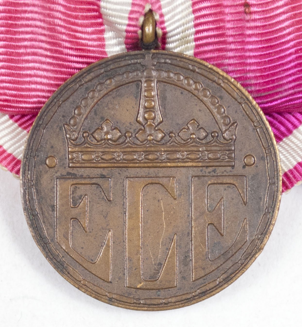 (Hessen) Medalbar with Kriegsehrenzeichen, Nichtkämpfer Ehrenkreuz, Dienstauszeichnung 25 Jahre, Treue Dienst 25 Jahre Kreuz — image 5